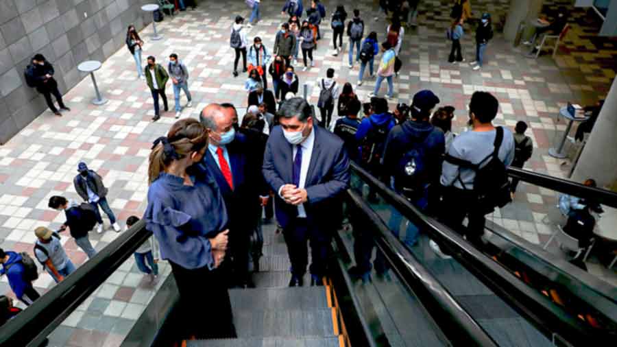 En la visita también participaron directivos de la institución