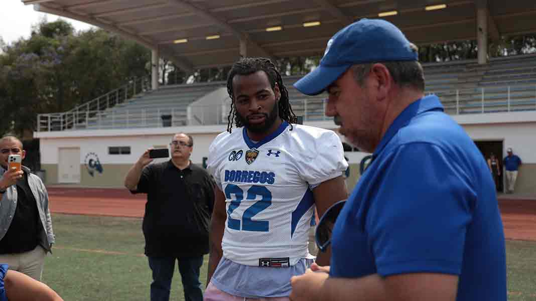 Jugador de NFL, de Pittsburgh Steelers, visita el Tec Guadalajara.