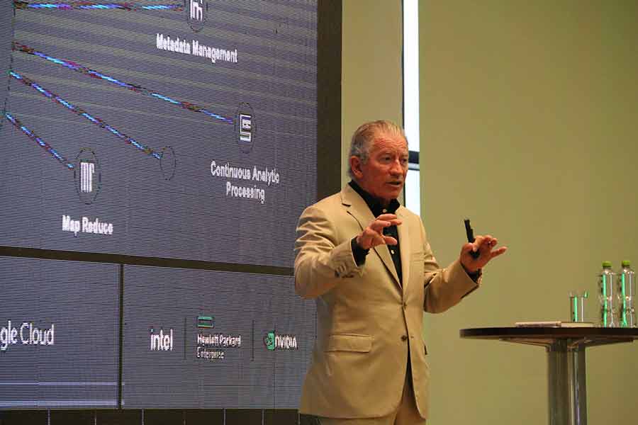 Tom Siebel, CEO de C3 AI, dialogó con estudiantes del Tec Guadalajara sobre la importancia de la inteligencia artificial.