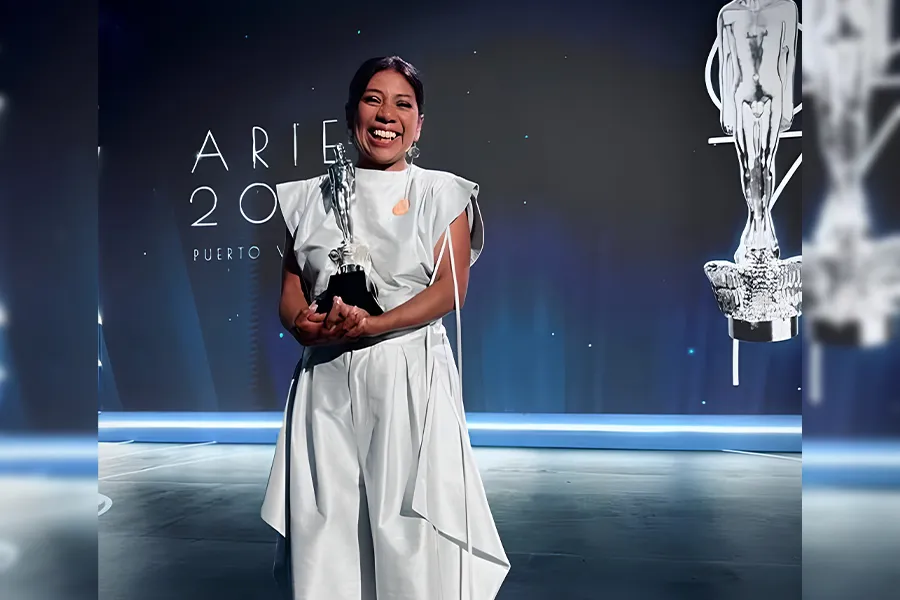 Yadira P&eacute;rez Esteban con su Ariel por Mejor Coactuci&oacute;n Femenina. Foto: cortes&iacute;a.