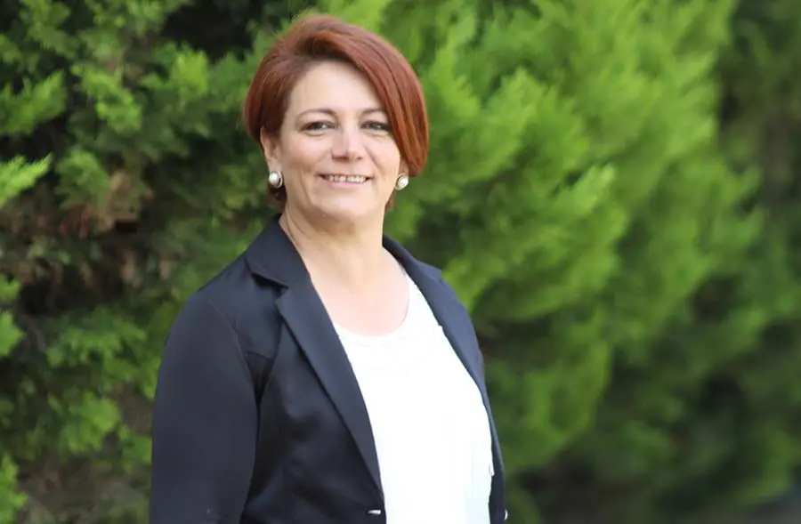 La especialista se&ntilde;ala que al detectar un billete falso debe llevarse al Banxico