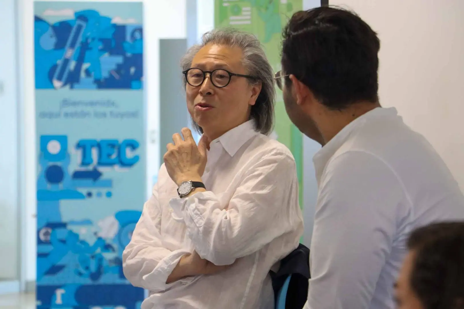 Zhu Pei en diálogo con los alumnos del Tec Qro