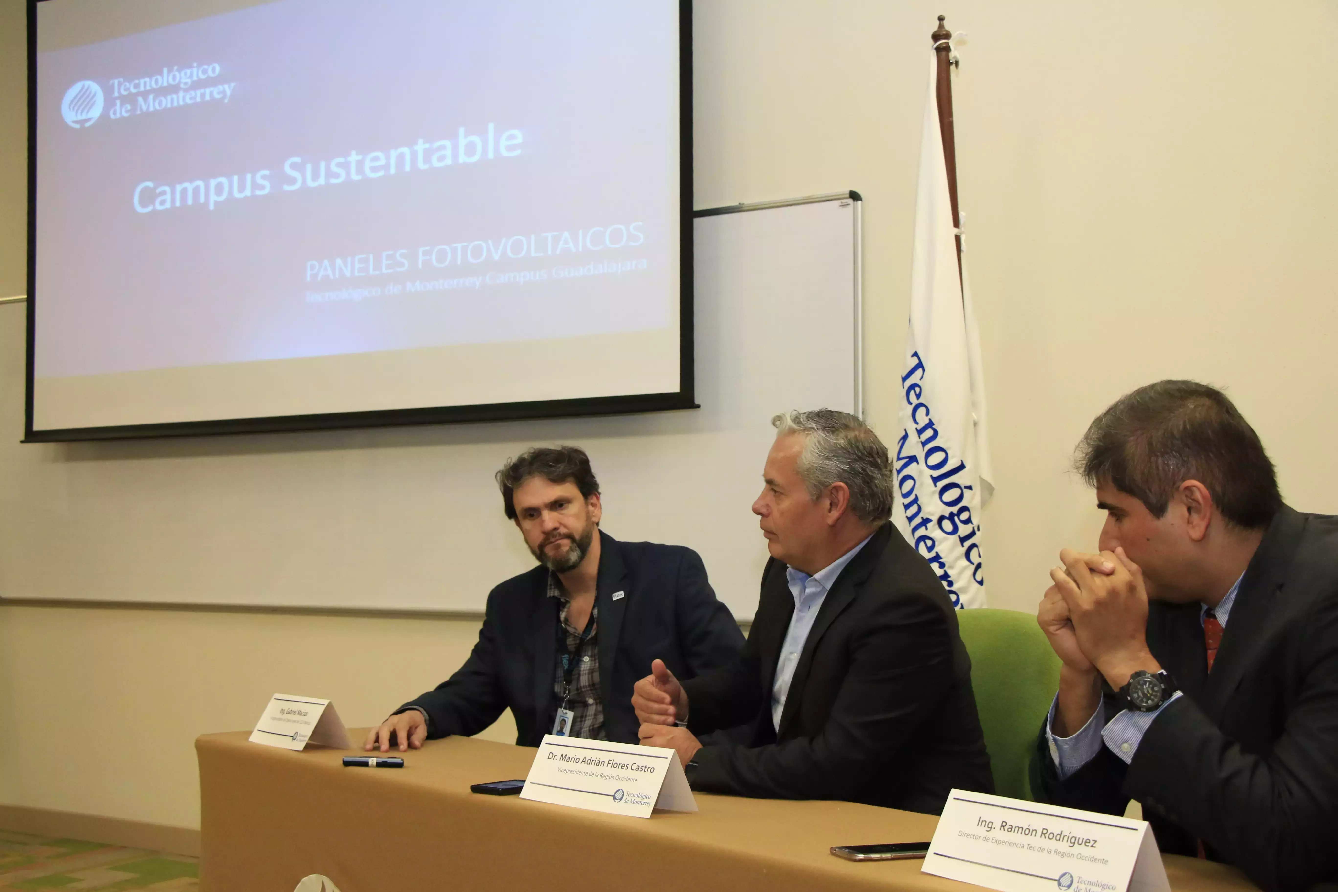 Paneles solares Campus Guadalajara