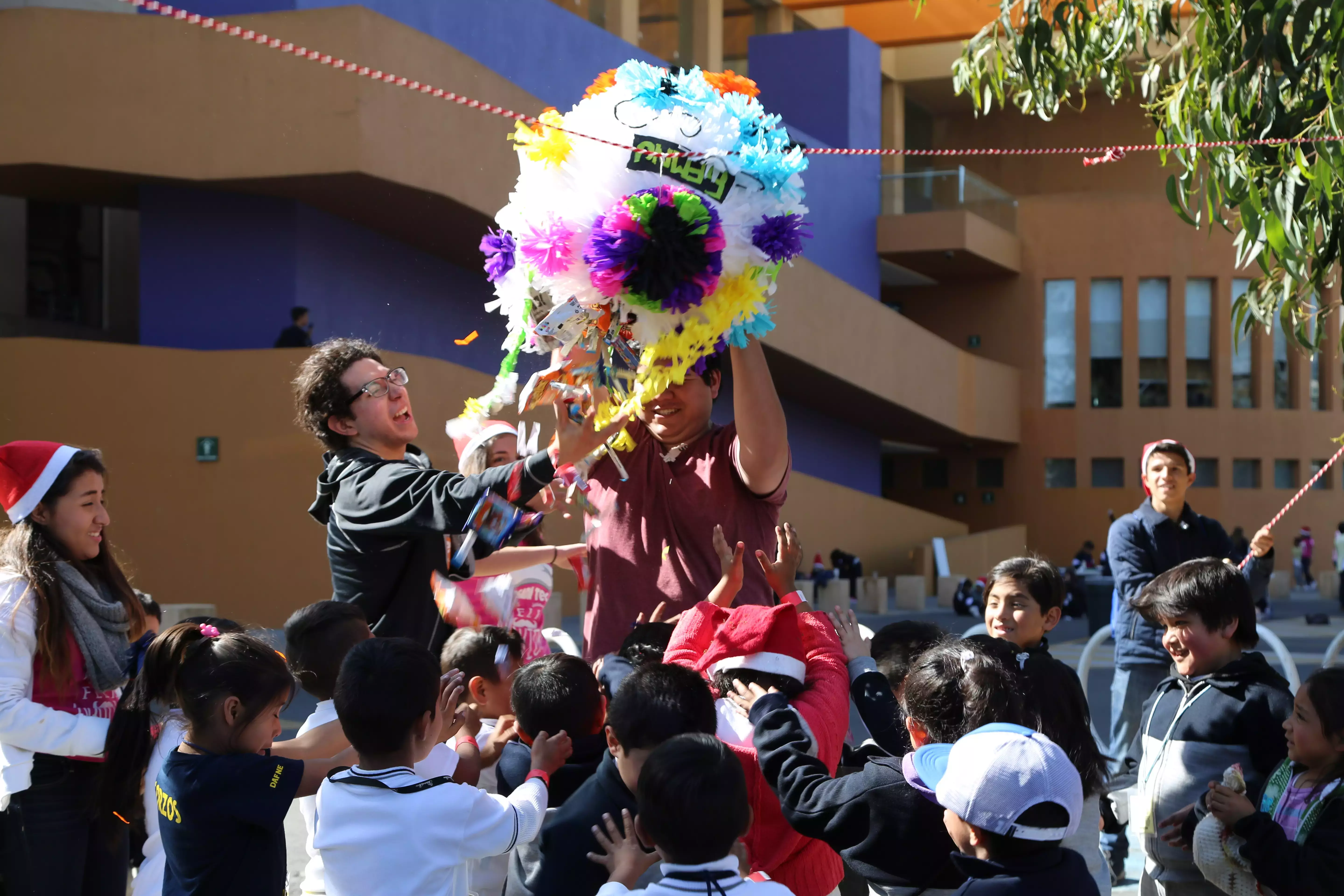 Piñata en la Posada Tec. 