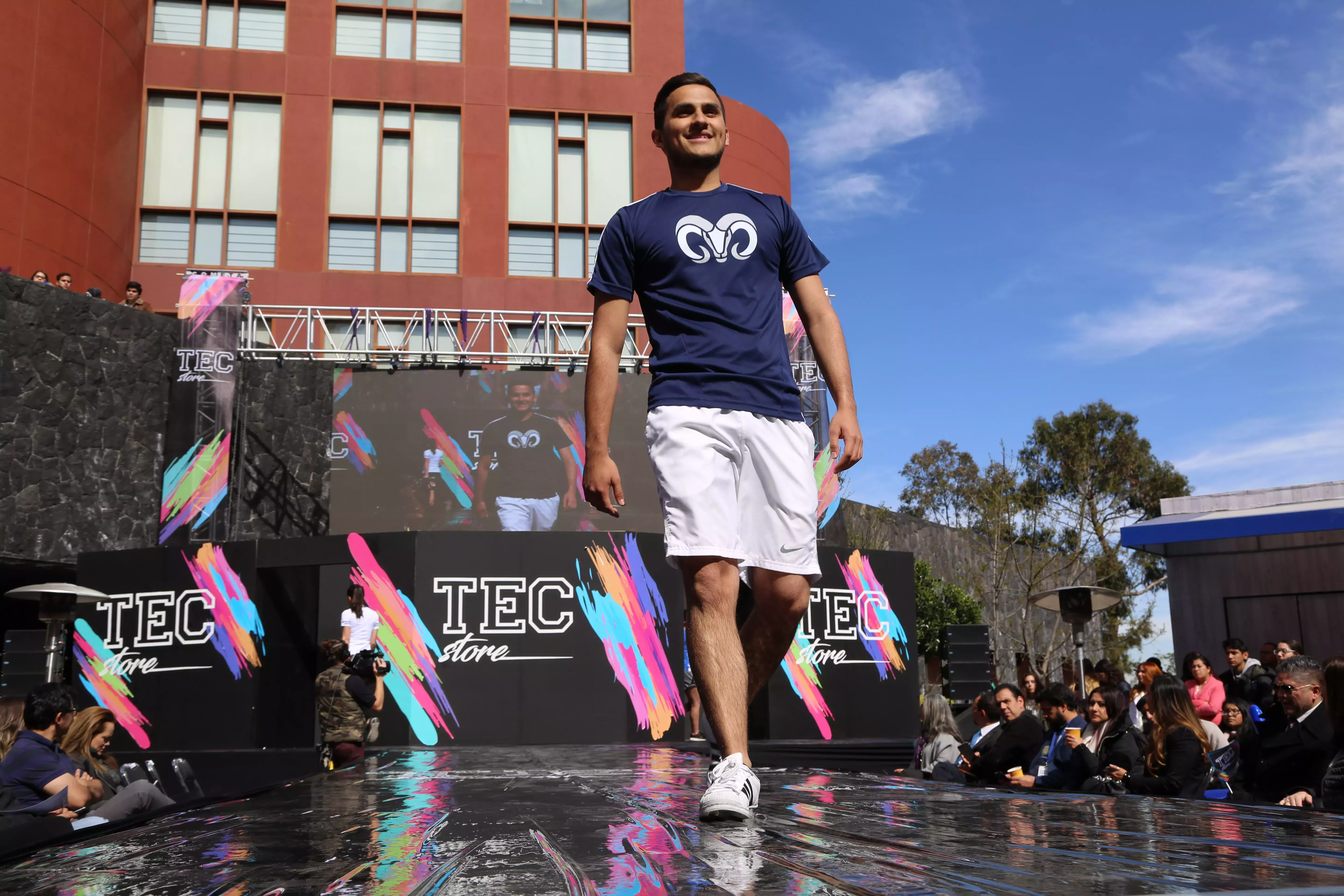 Desfile de inauguración TecStore campus Santa Fe