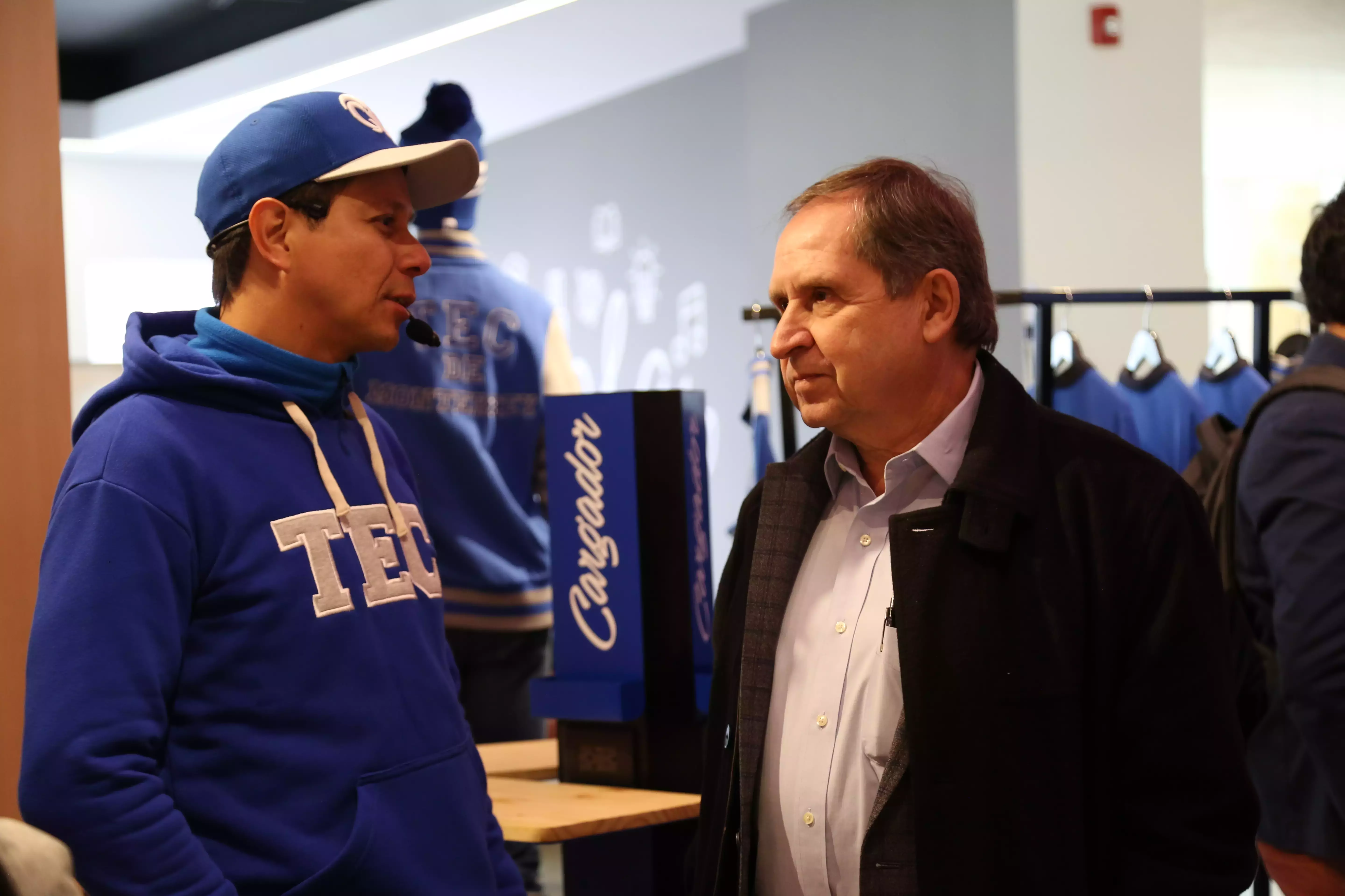 Salvador Alva, presidente del Tec de Monterrey, en la TecStore