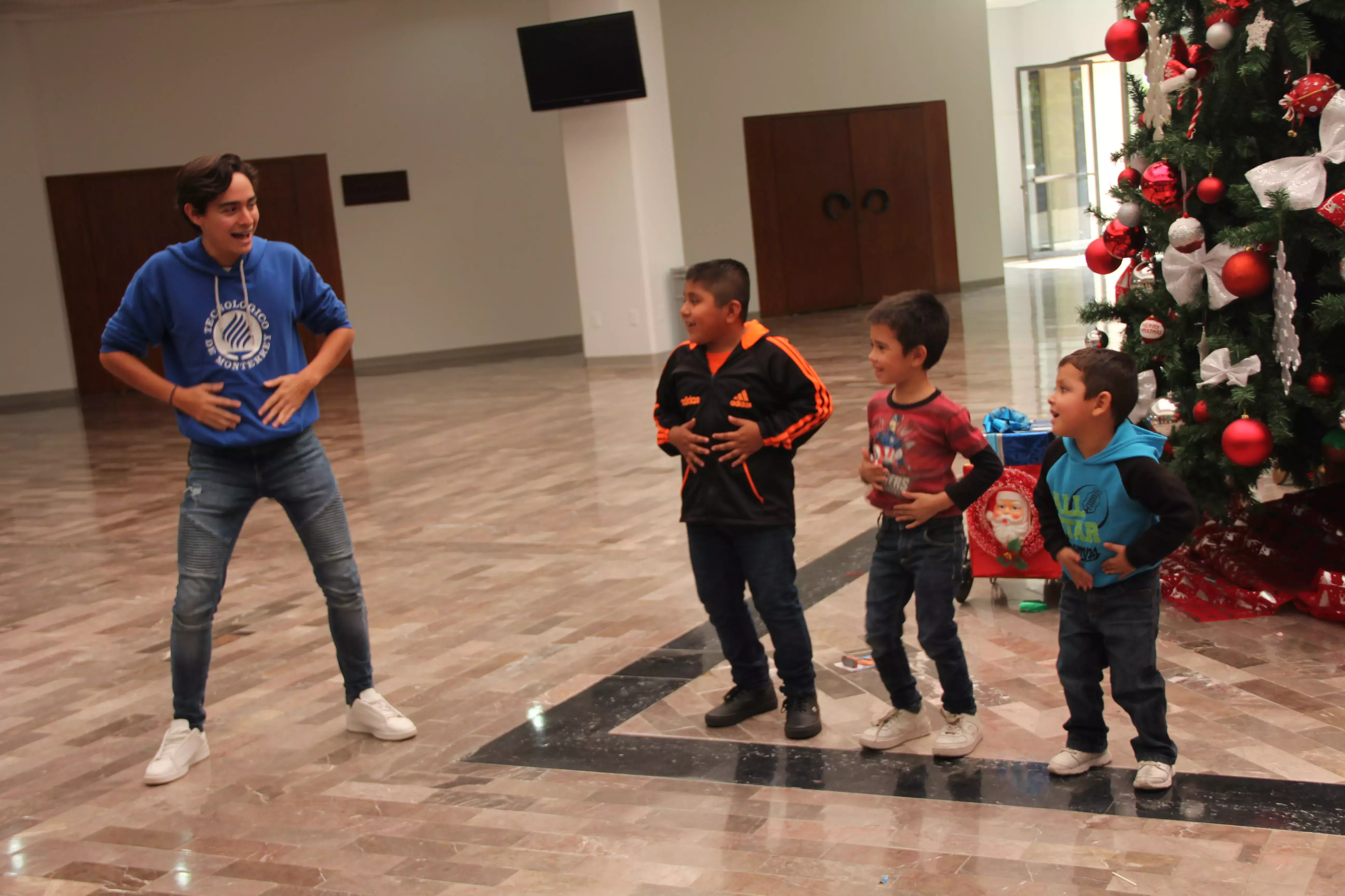 Niños disfrutando de posada en el Tec.