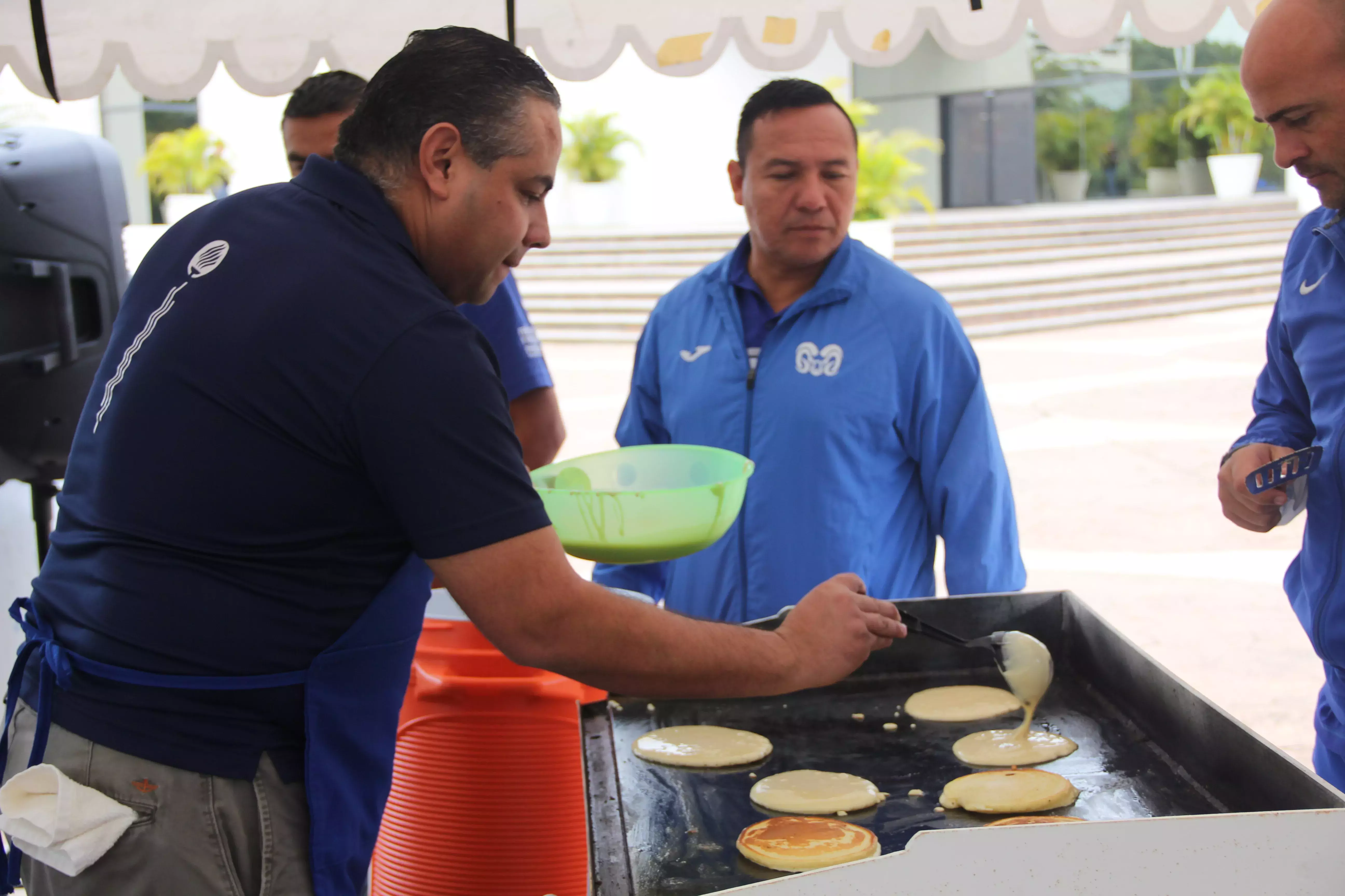 Bienvenida con Hot Cakes en campus Tampico