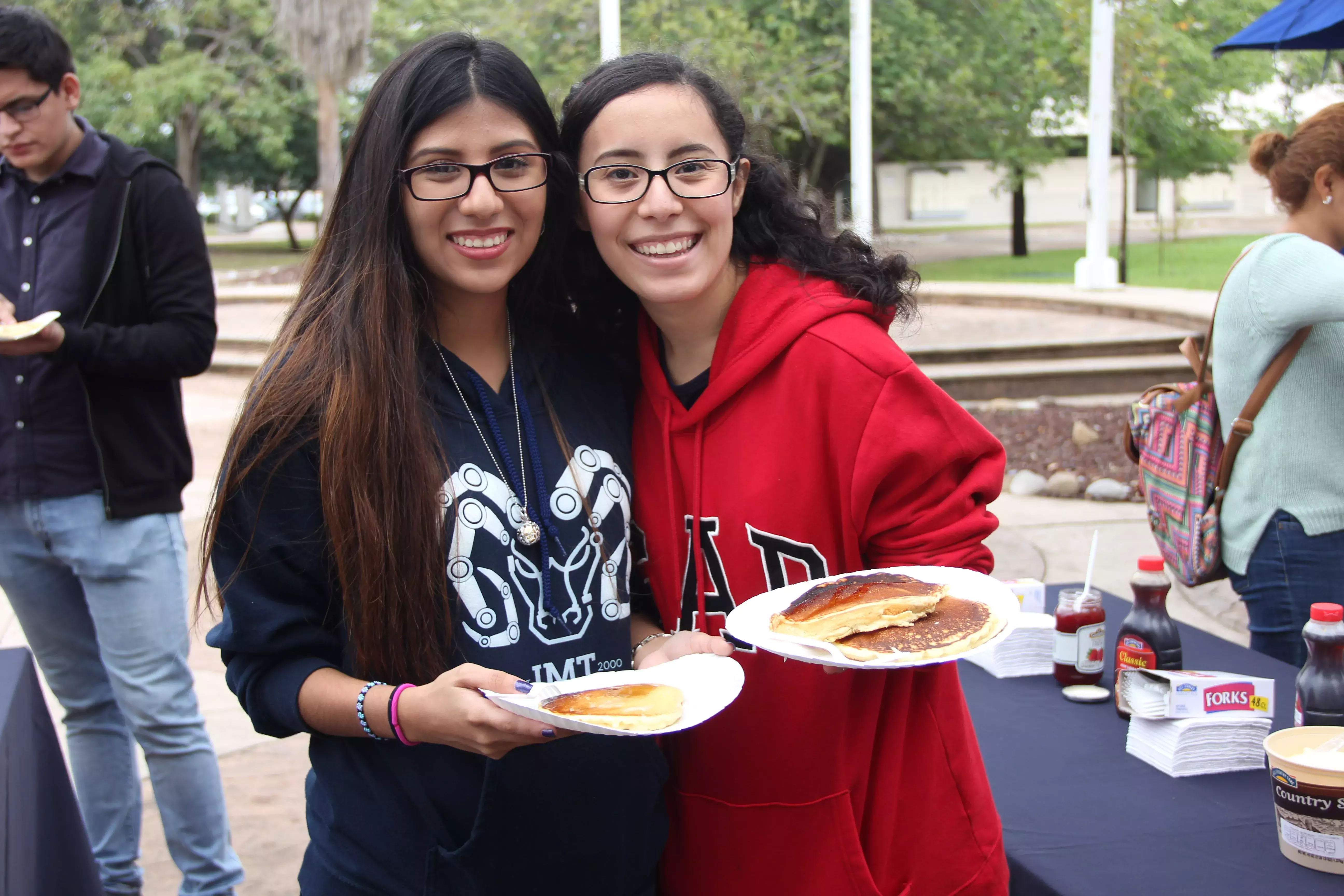 Bienvenida con Hot Cakes en campus Tampico