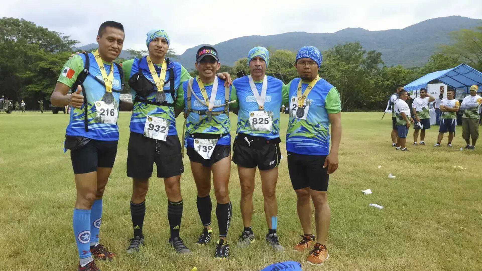 Bernabé con sus compañeros de trail