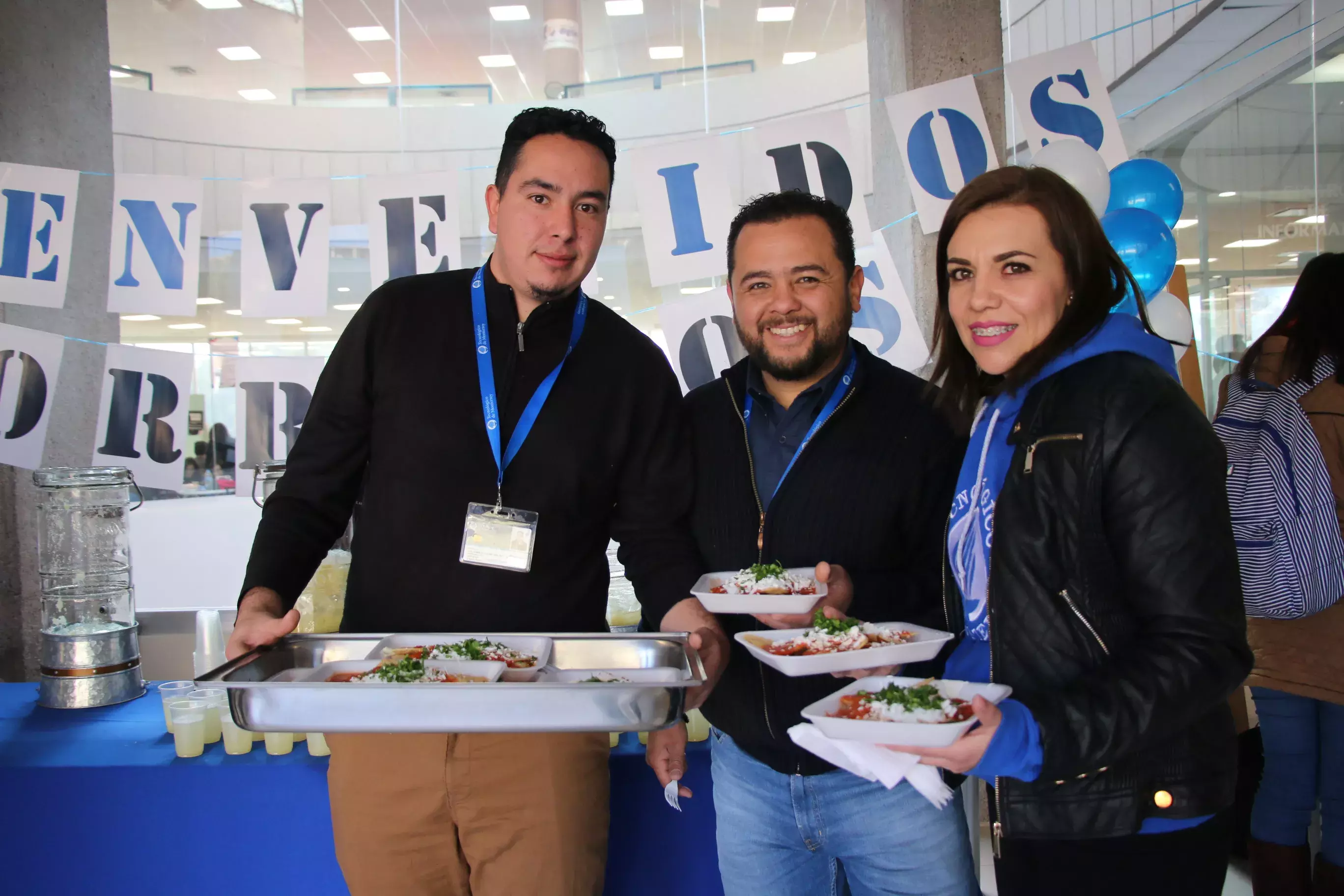 Los alumnos de preparatoria y profesional degustaron de los tradicionales chilaquiles por el inicio del semestre enero-mayo 2018.