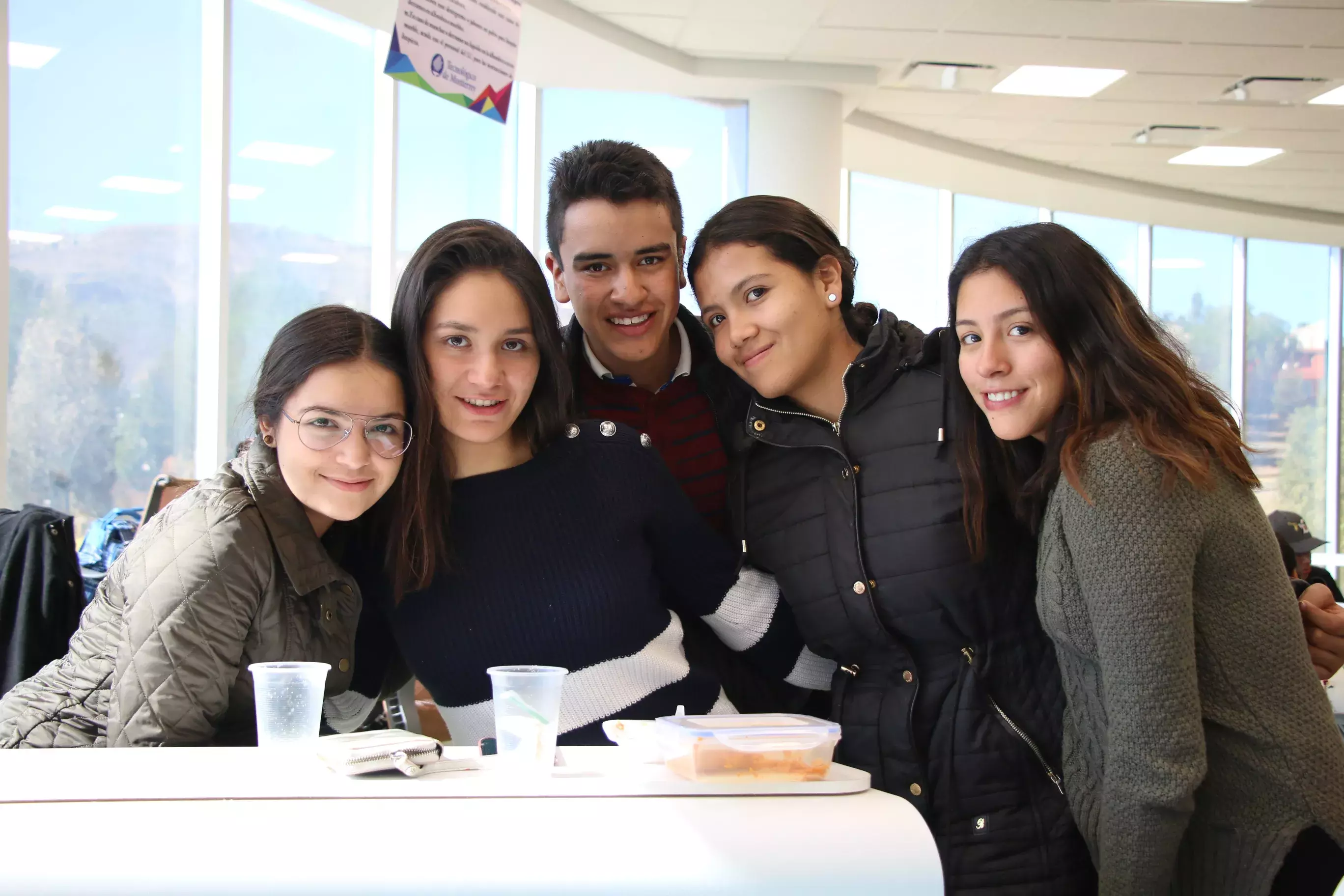 Los alumnos de preparatoria y profesional degustaron de los tradicionales chilaquiles por el inicio del semestre enero-mayo 2018.