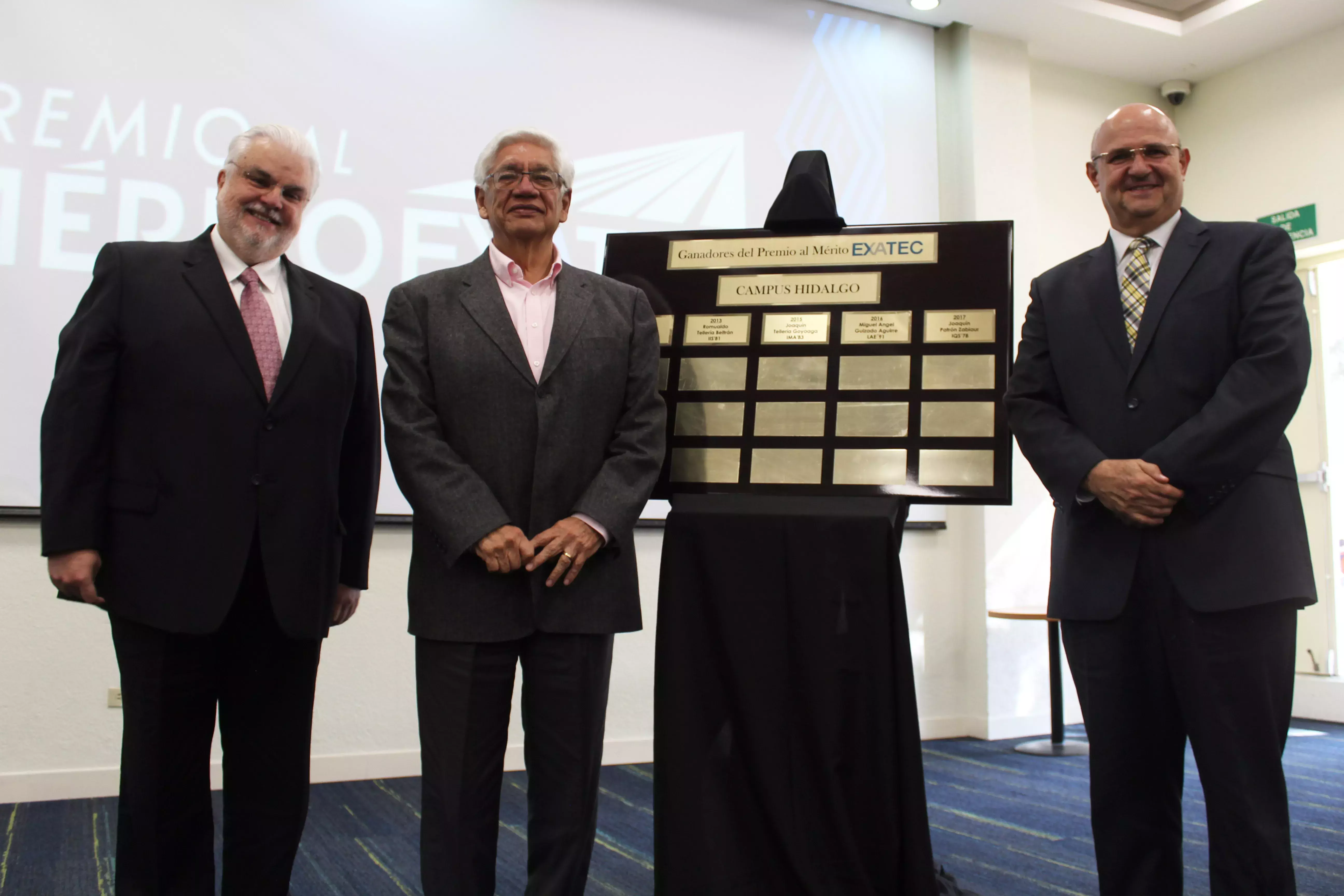 Entrega de Premio Mérito EXATEC