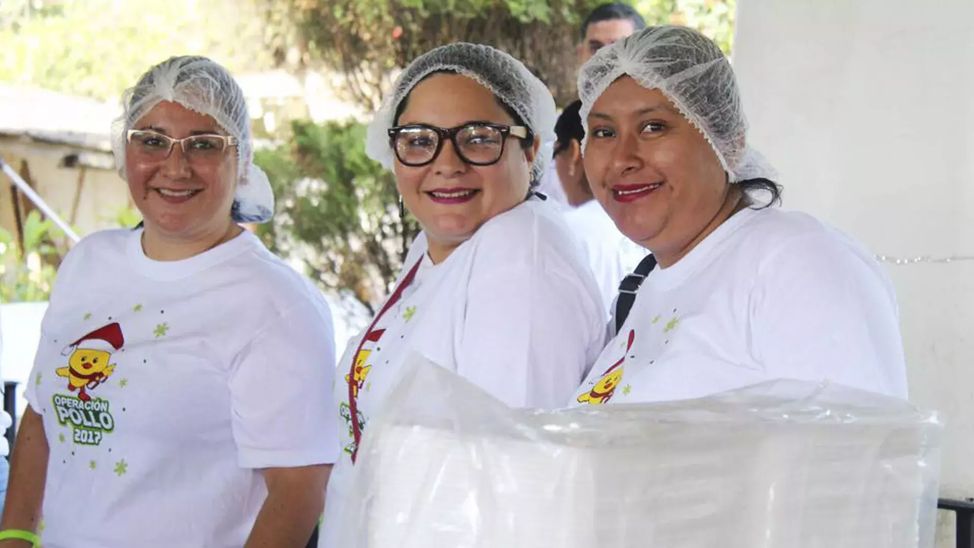 tres señoras que se unieron para apoyar