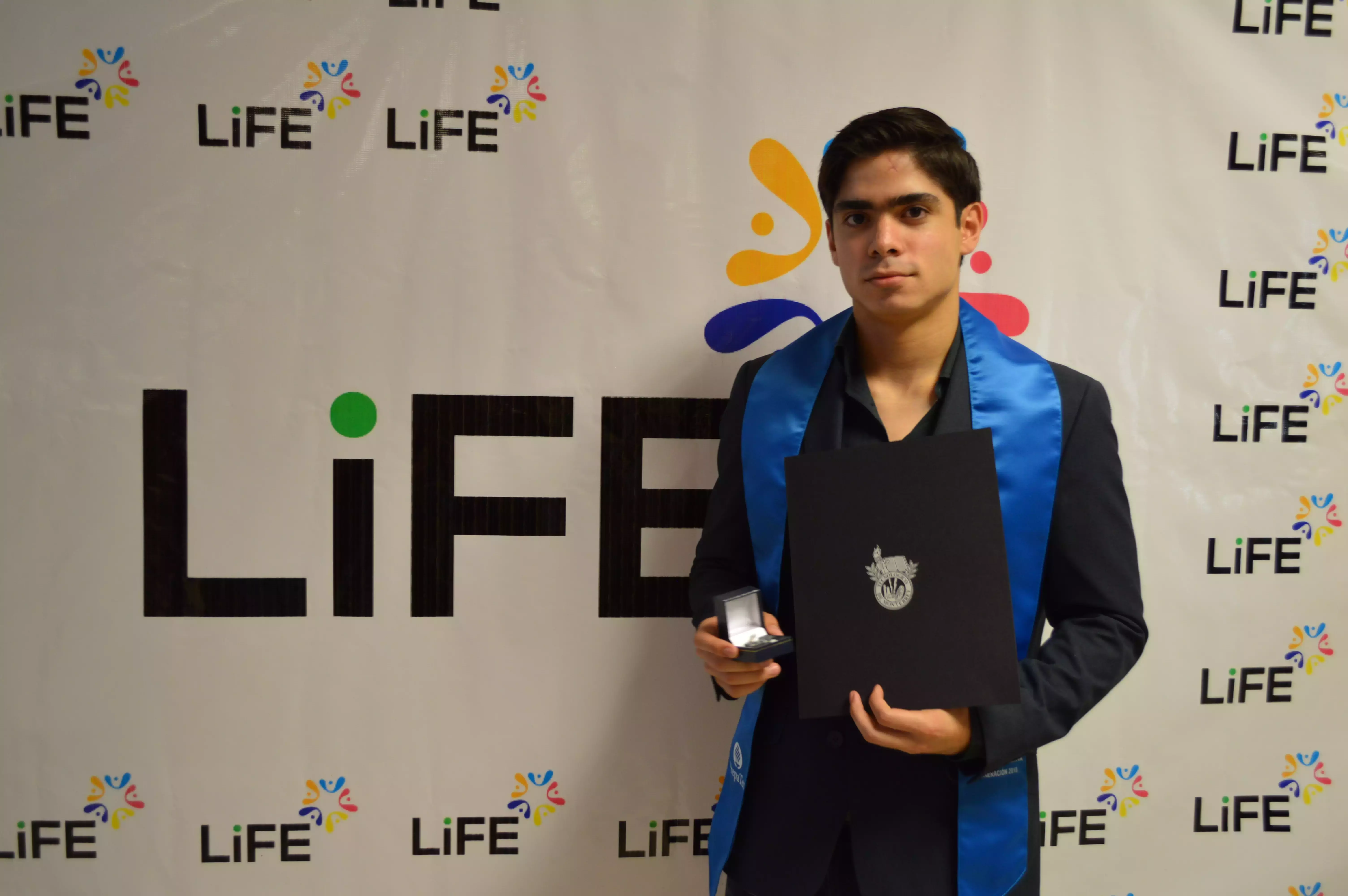 Premian perseverancia de alumnos LiFE