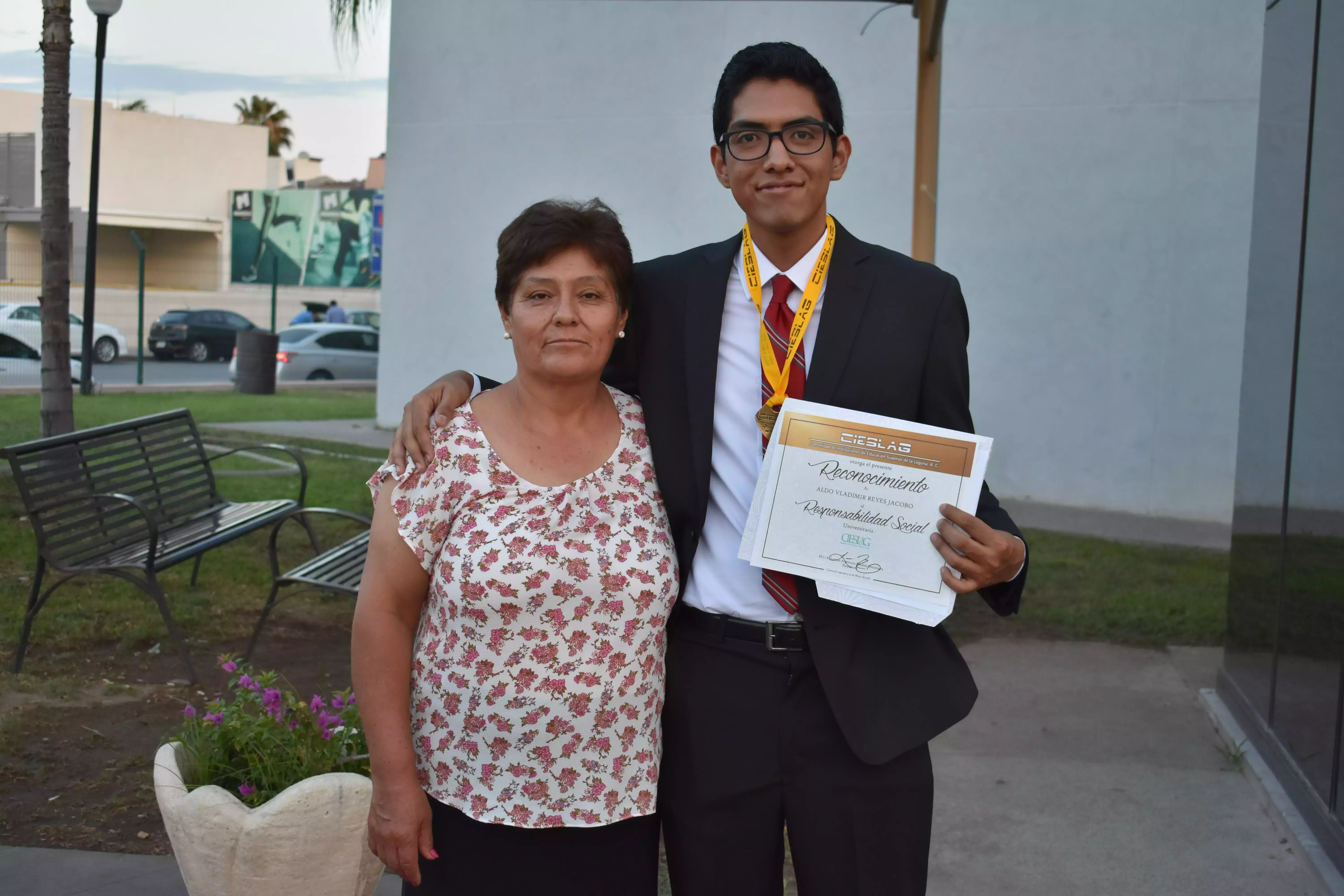 Reciben “Mérito CIESLAG” alumnos y profesor del Tec en Laguna