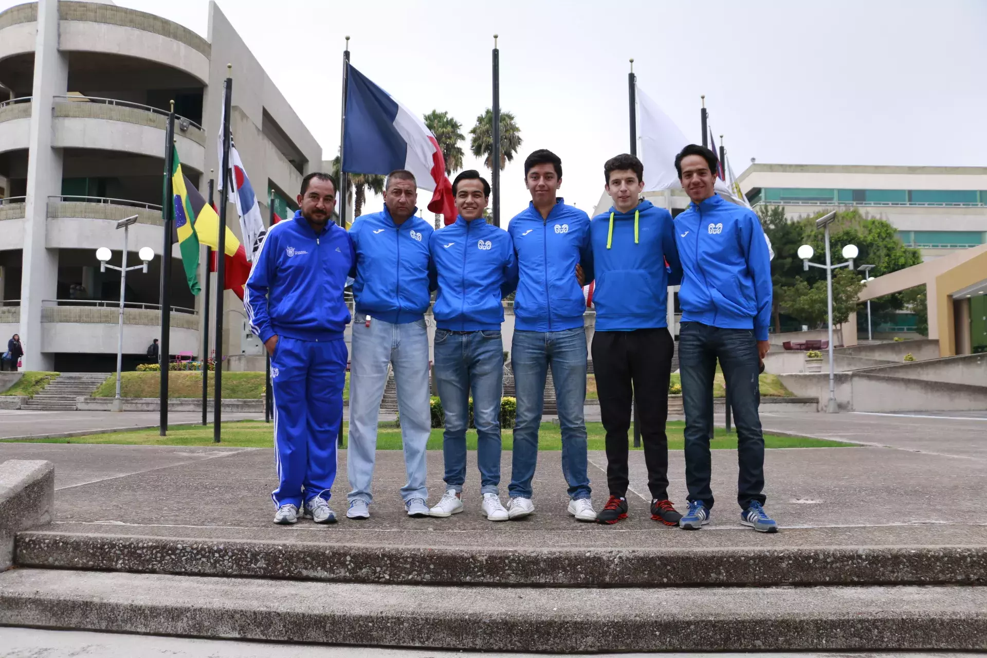 El equipo de fútbol es dirigido por Juan Armando Jiménez y Jorge Luis Cabrera.