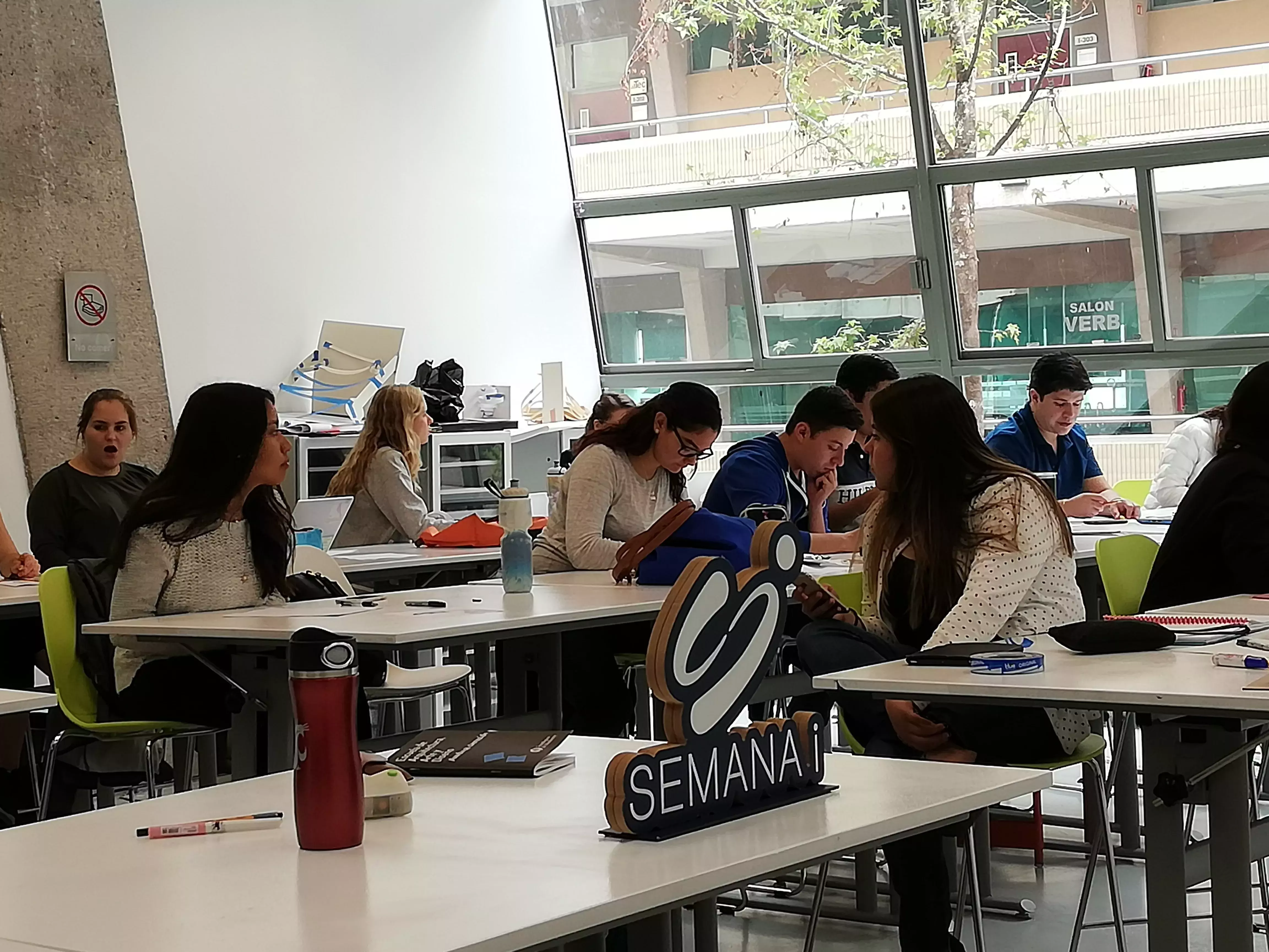 En Semana i alumnos del Tec de Monterrey elaboran pictogramas.