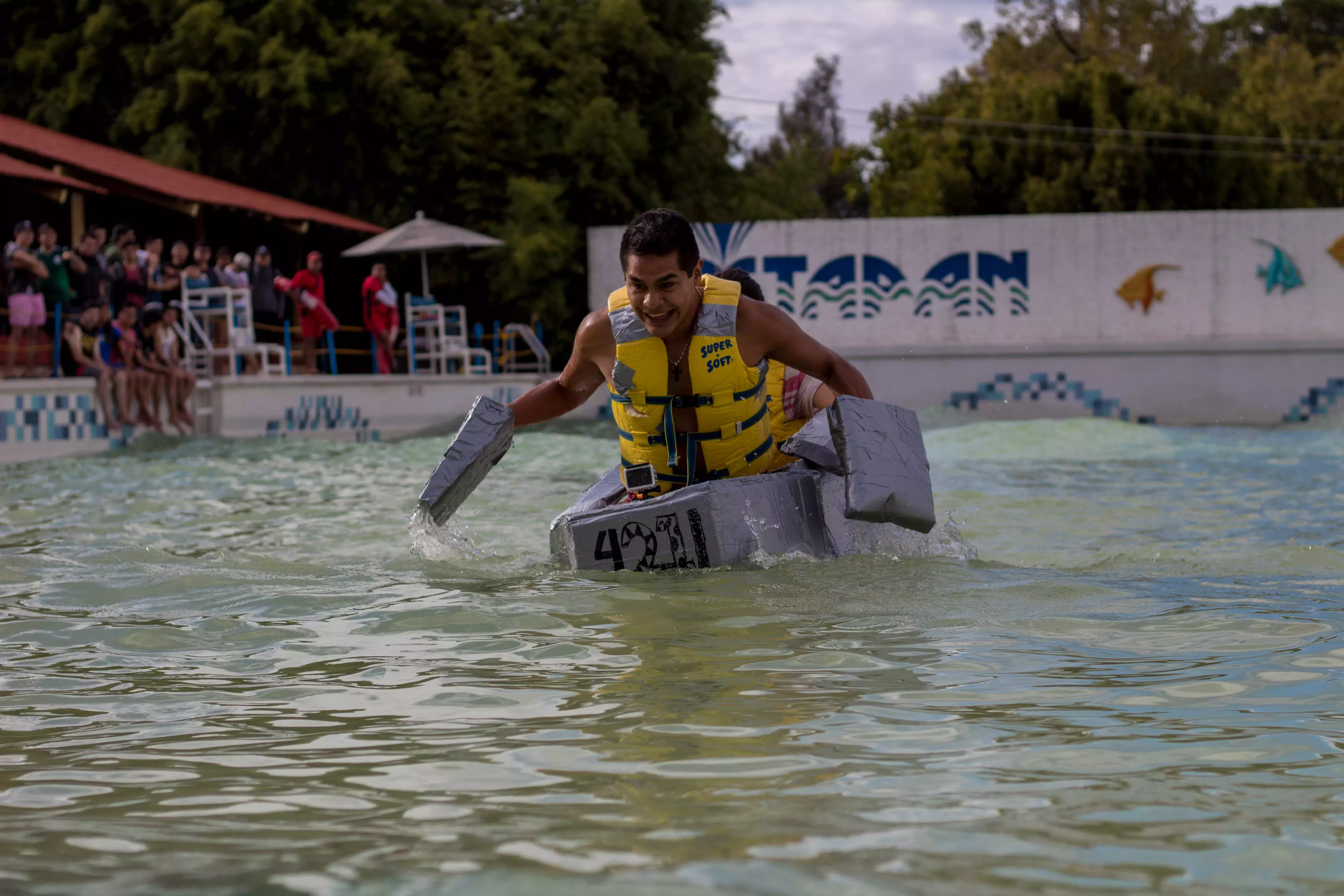 La Regata Industrial organizada por la Sociedad de Alumnos de Ingeniería Industrial y de Sistemas (SAIIS), se llevó a cabo en las instalaciones del parque acuático Ixtapan de la Sal en el Estado de México.