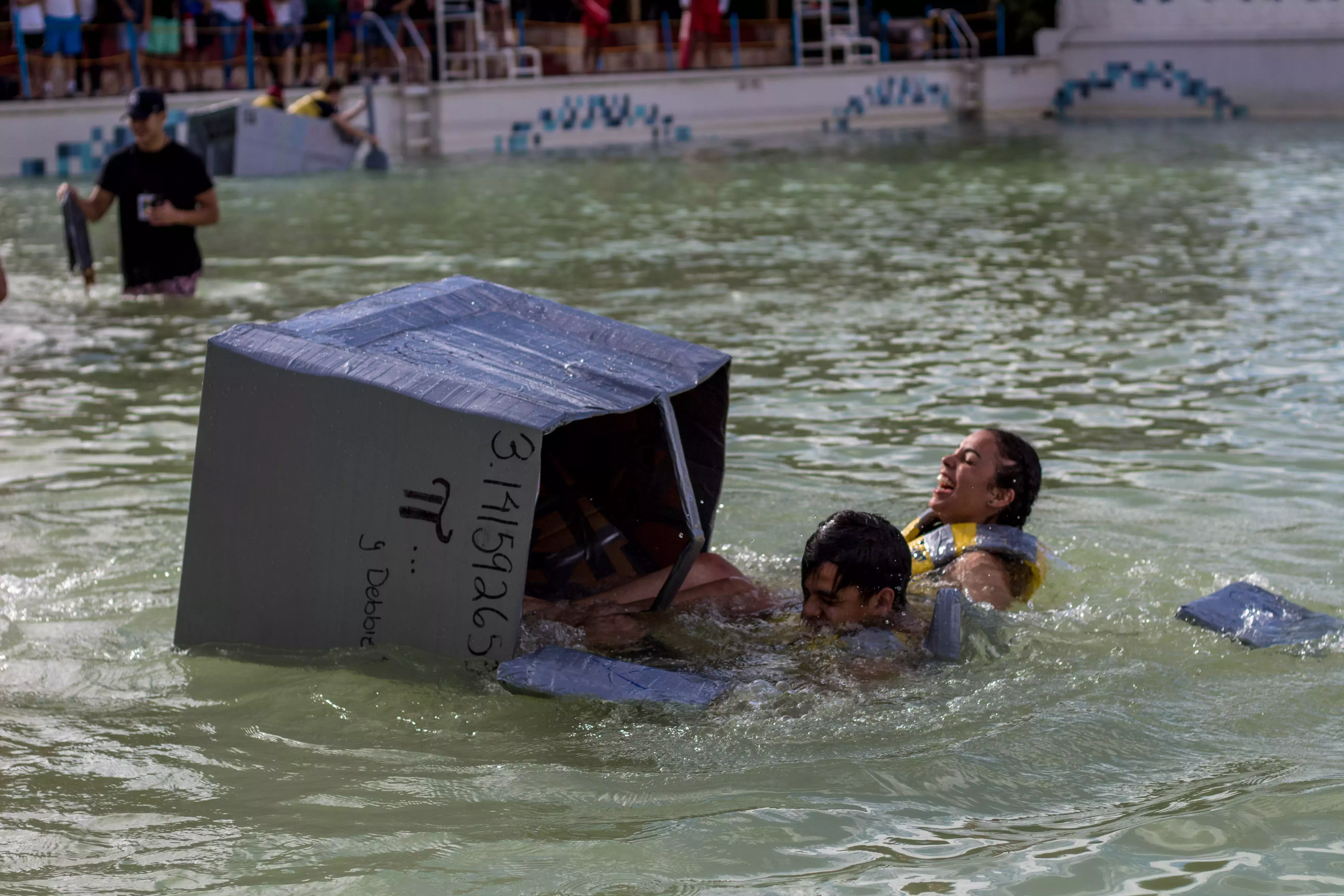 La Regata Industrial organizada por la Sociedad de Alumnos de Ingeniería Industrial y de Sistemas (SAIIS), se llevó a cabo en las instalaciones del parque acuático Ixtapan de la Sal en el Estado de México.