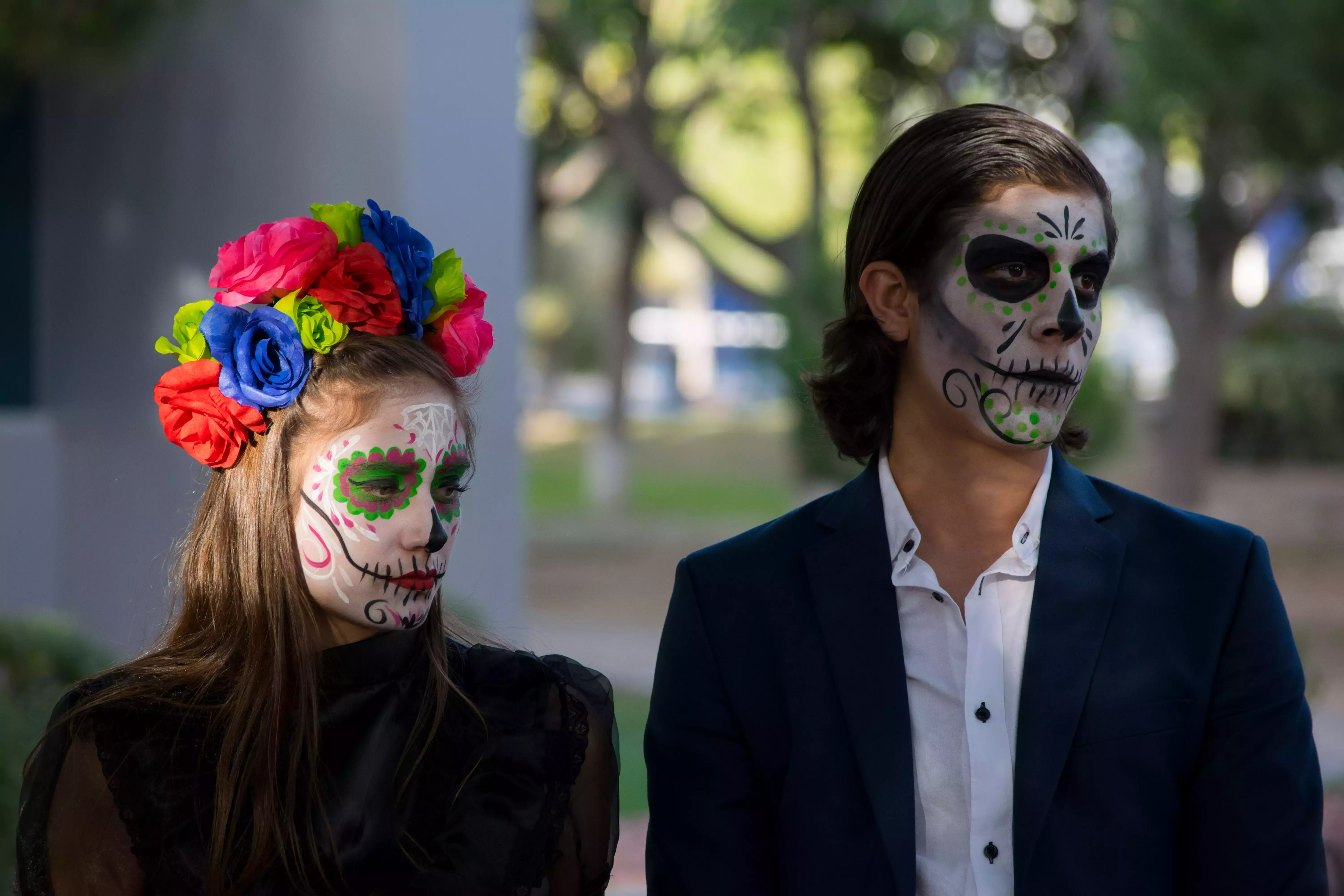 Alumnos festejando el día de muertos