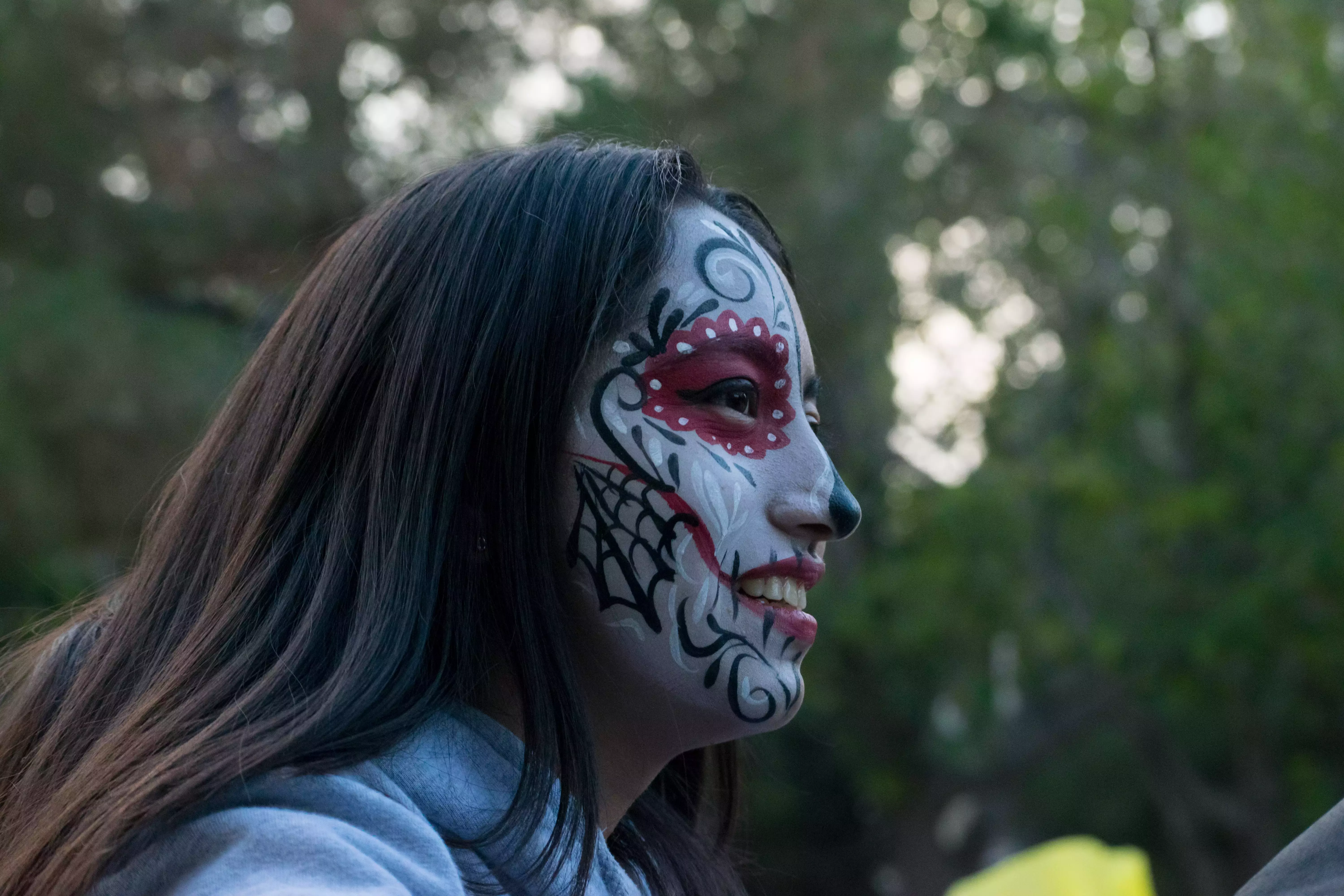 Alumnos festejando el día de muertos