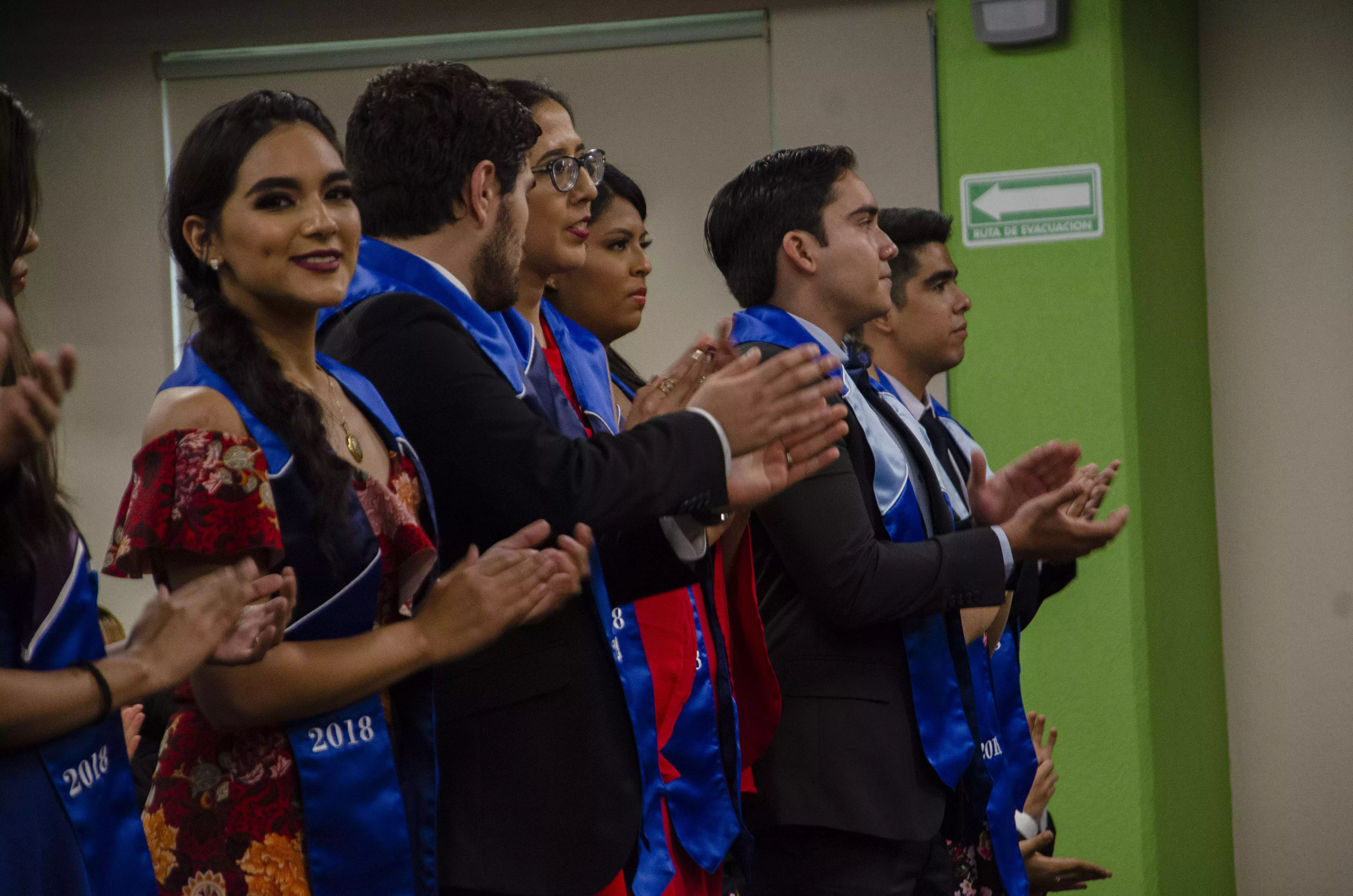 Despedida de graduandos llena emociones inolvidables 