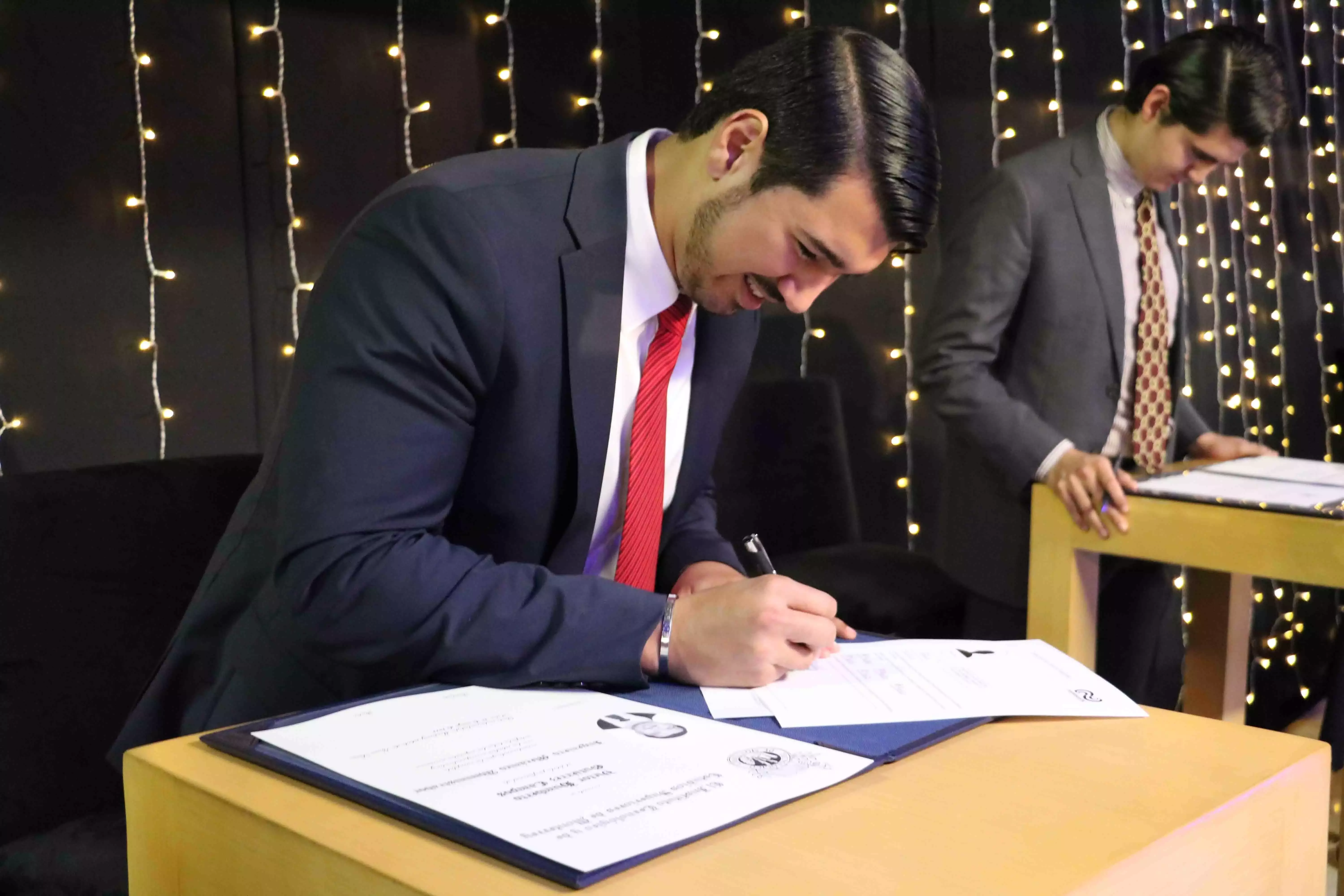 Así se vivió la ceremonia de firma de título del campus Monterrey