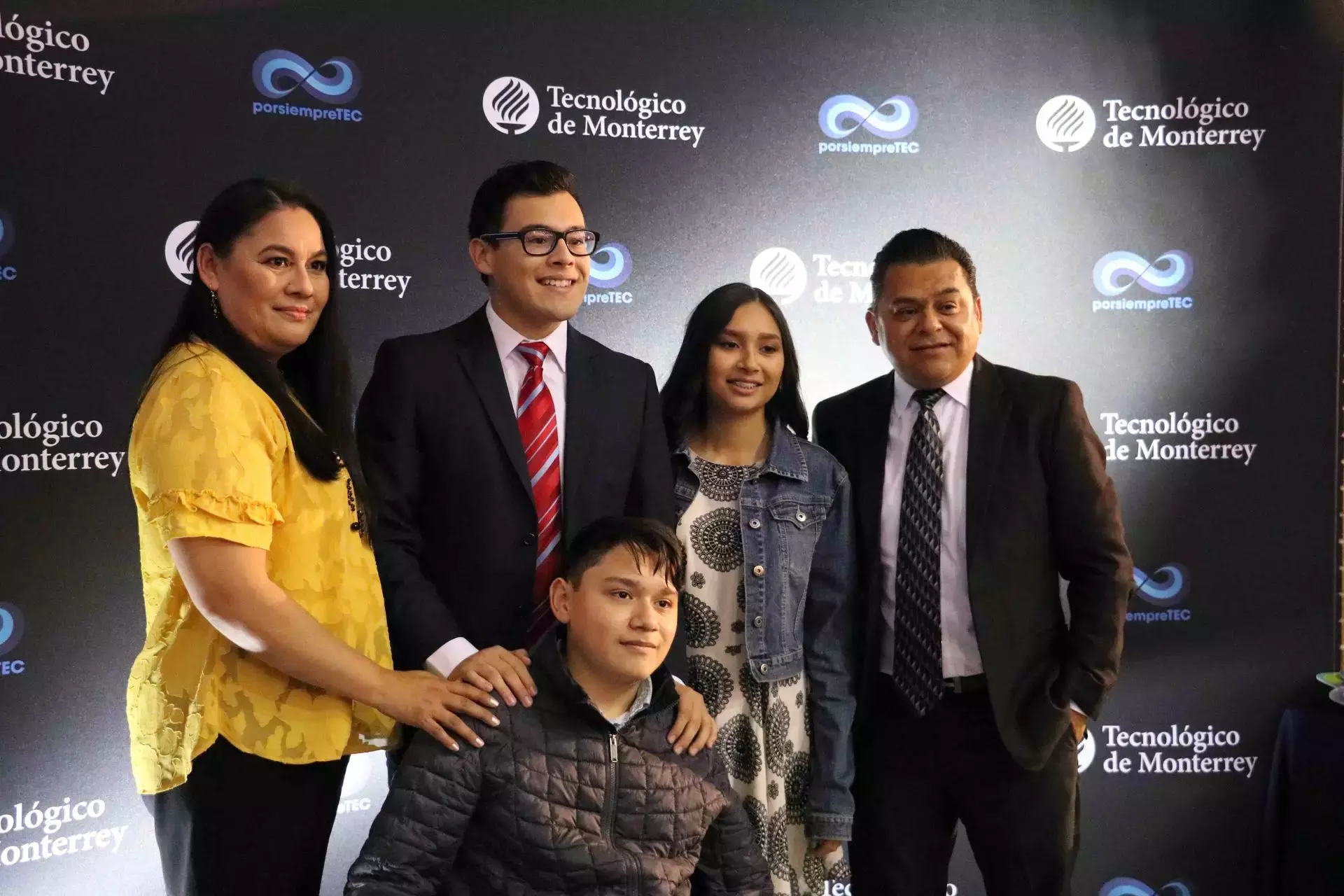 Así se vivió la ceremonia de firma de título del campus Monterrey