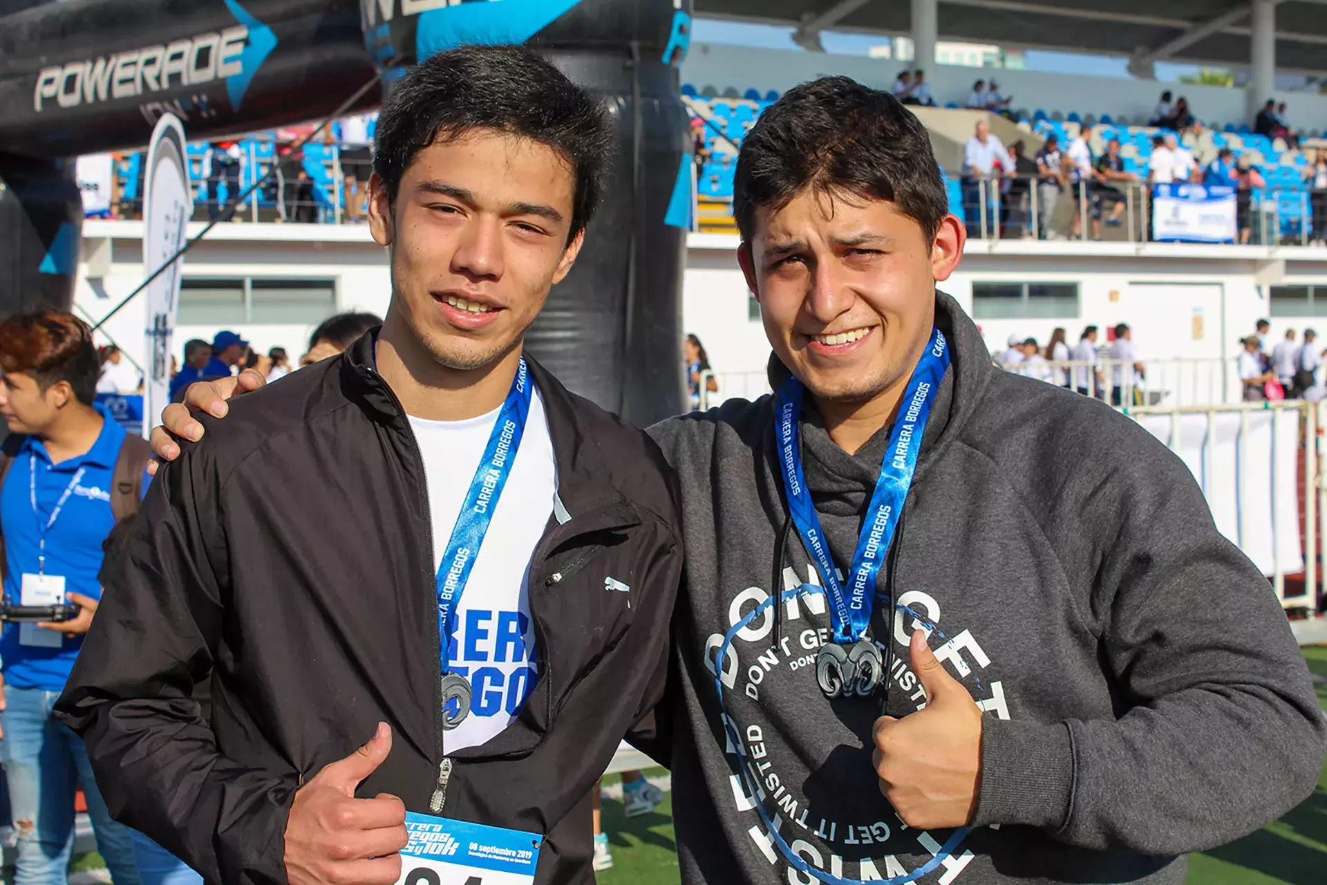 alumnos del tec en carrera borregos 