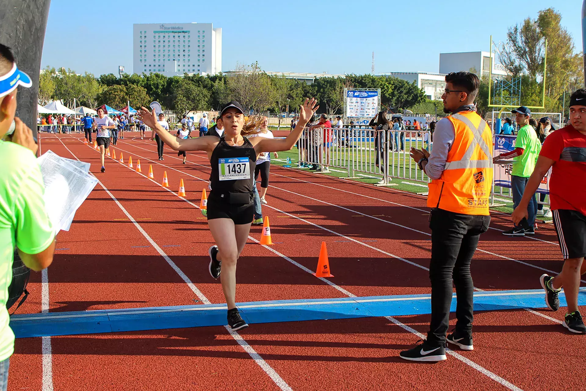 alumnos del tec en carrera borregos 