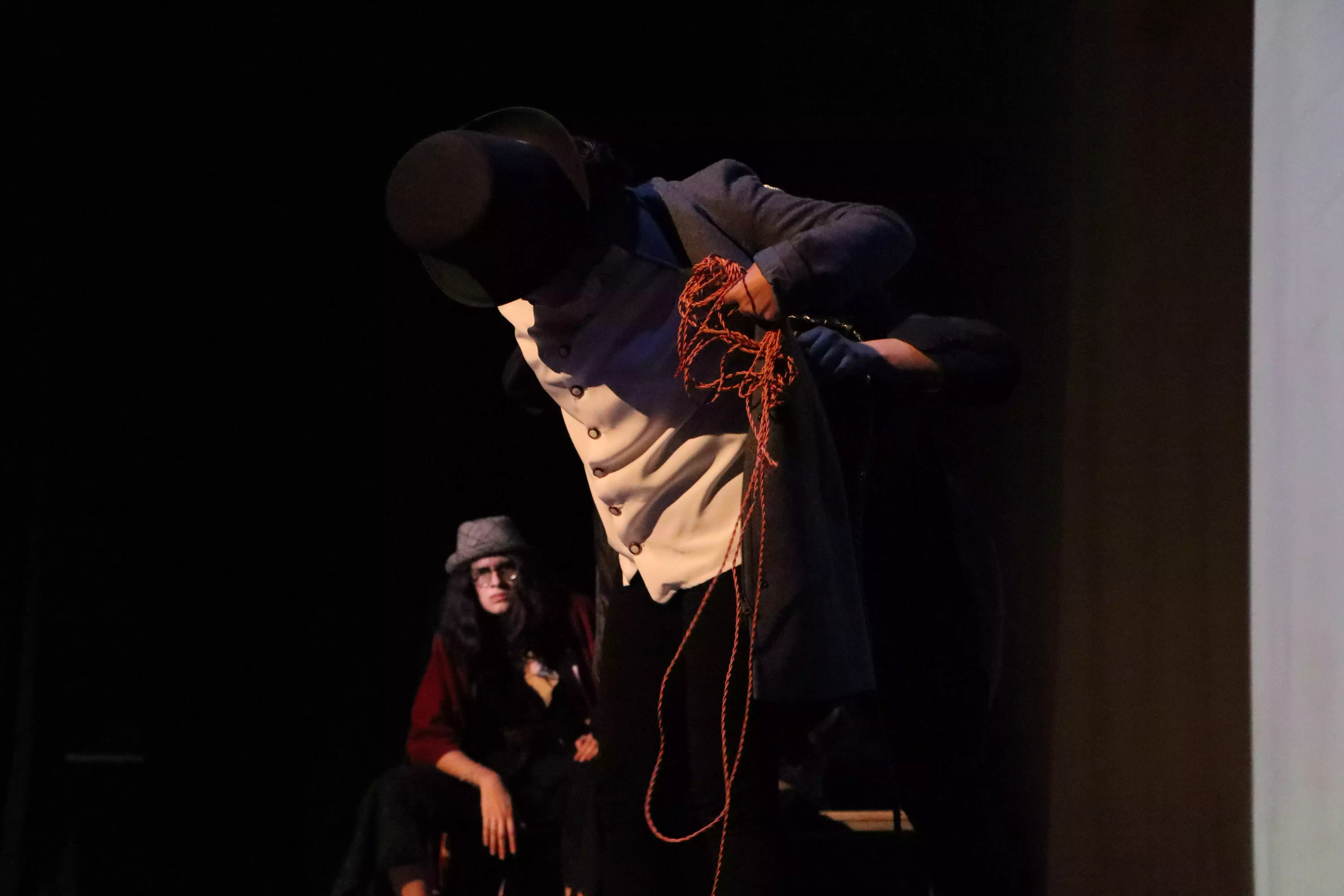 "Esperando a Godot: Teatro del Absurdo" Fotogalería