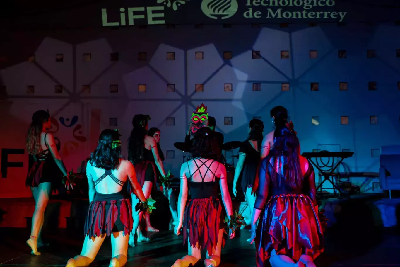 Canto, danza, música en el festival de arte del tec de monterrey en Zacatecas