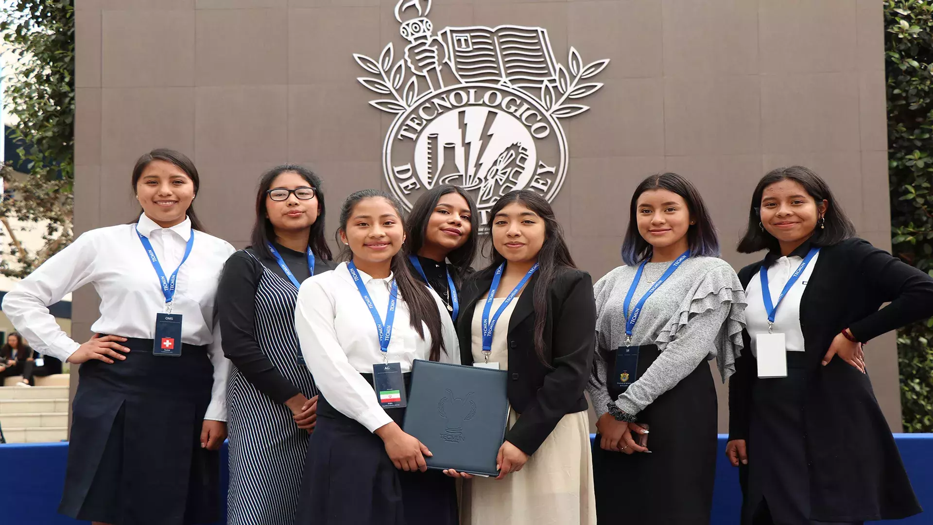 Alumnas de secundaria y bachillerato del municipio de Cherán. 