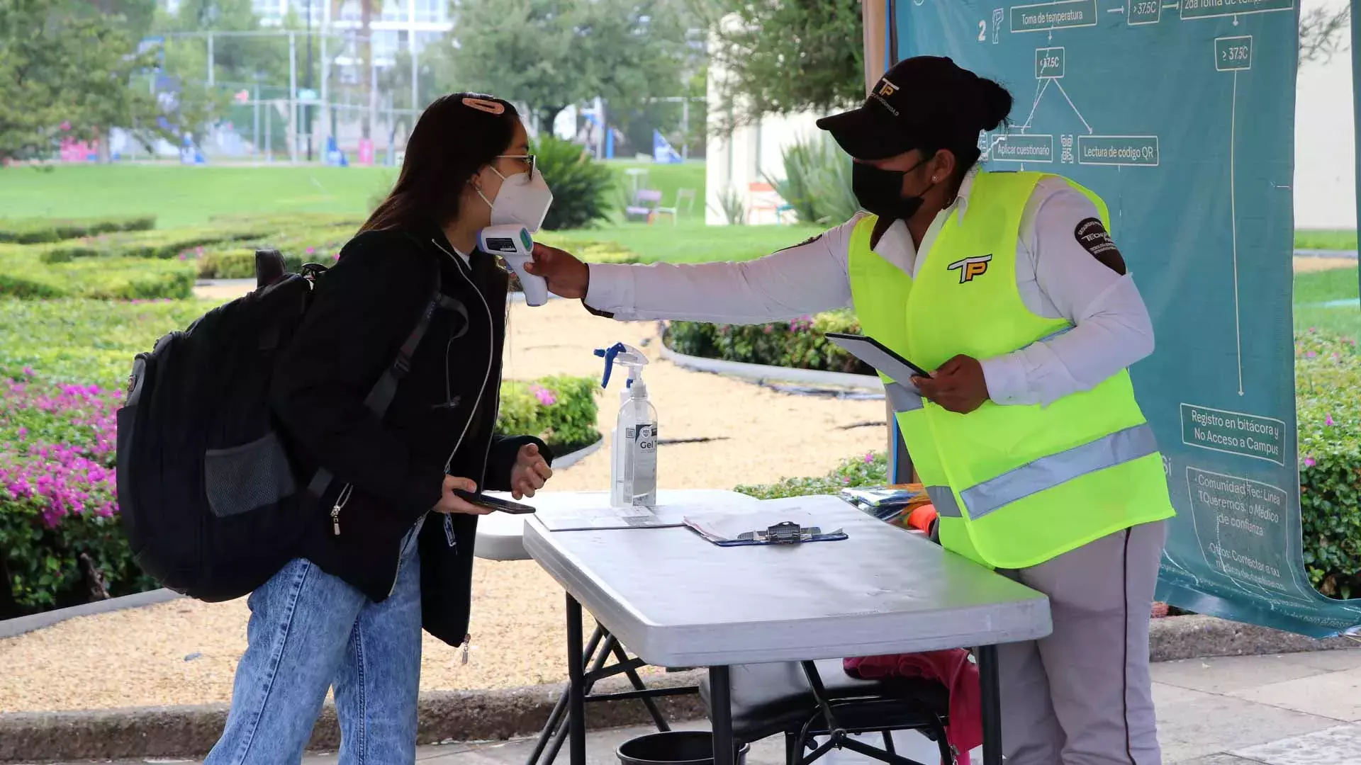 Toma de temperatura al ingresar al campus en el Tec.