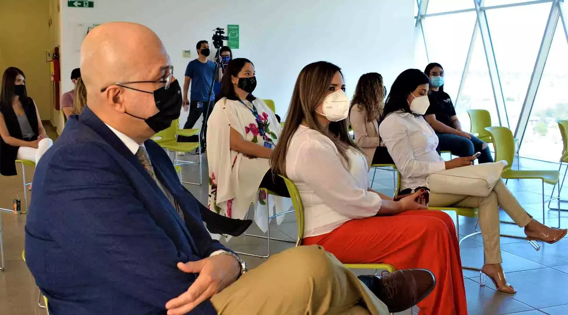 Directivos en conferencia Escuela de Negocios 45 años formando líderes