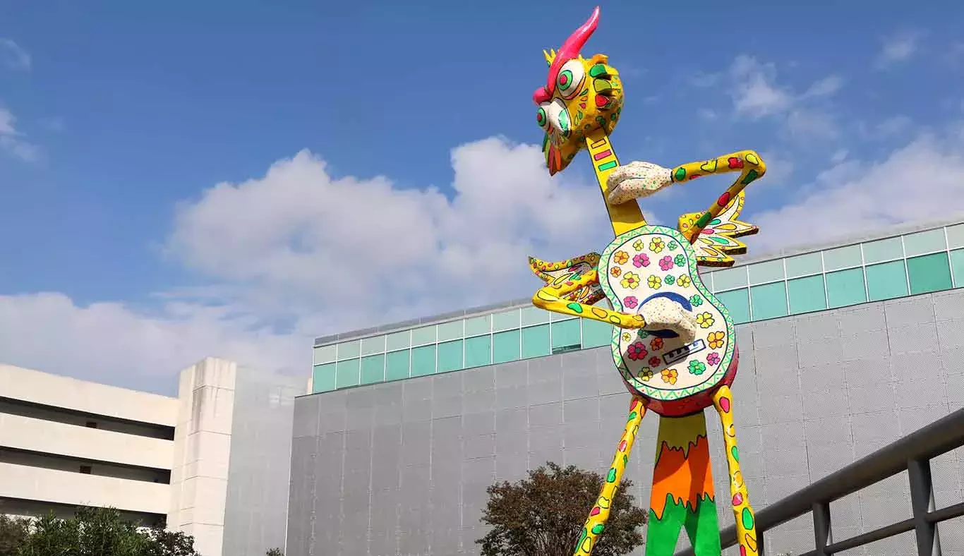 En la explanada del CIAP se colocó una de estas esculturas monumentales