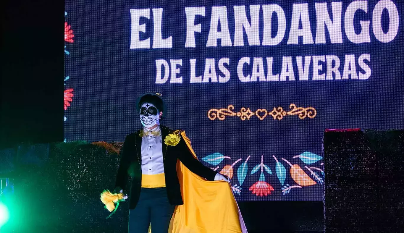 Vemos el escenario del "El Fandango de Las Catrinas"