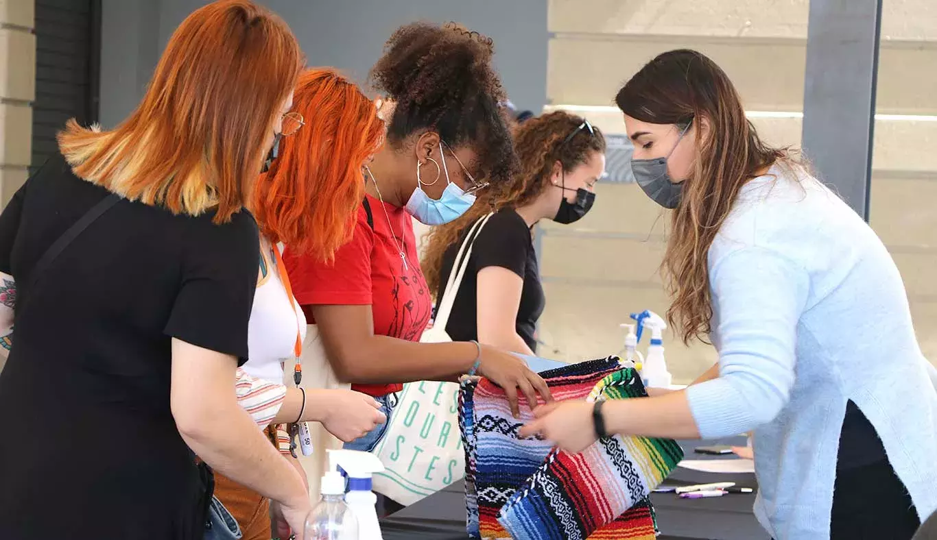 Previo al evento los alumnos se registraron para recibir un kit de bienvenida