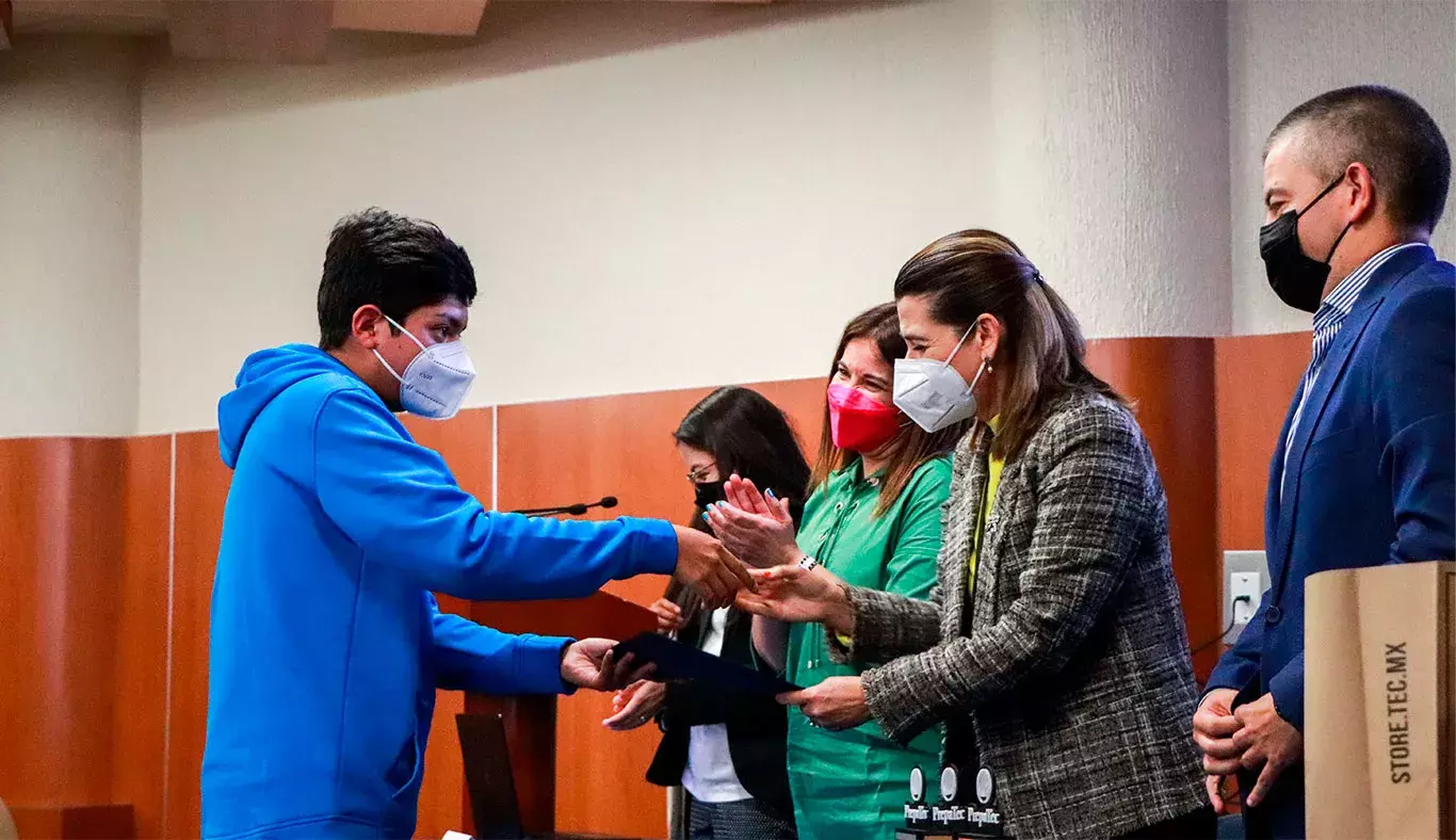 Estudiantes de PrepaTec Toluca galardonados en Ceremonia de Excelencia Académica