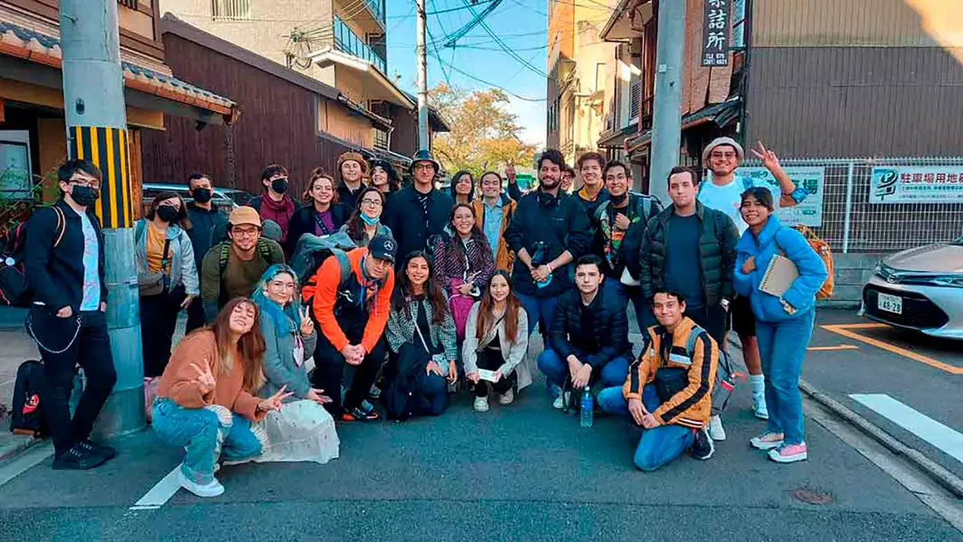 Alumnos de Tec Guadalajara plasman cultura japonesa en arte visual.