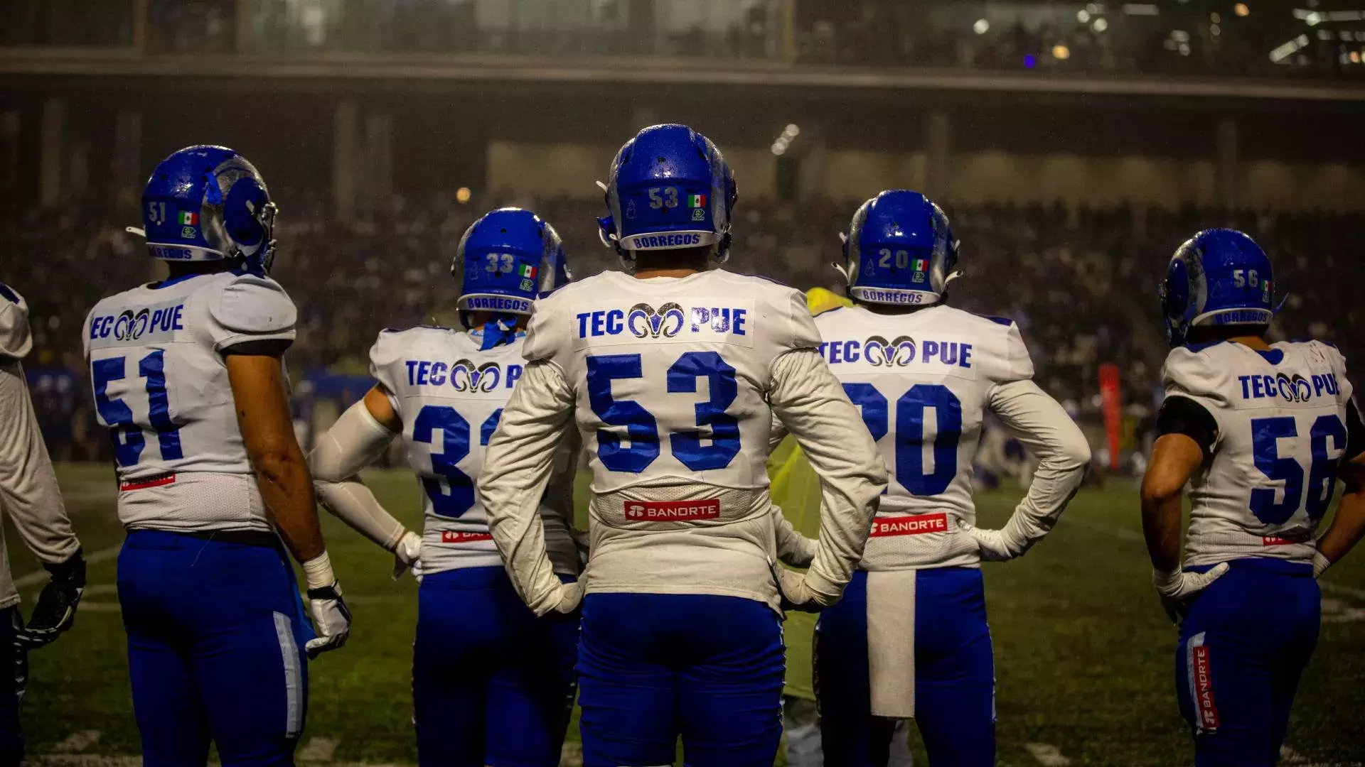 Todo el equipo listo para el inicio del partido