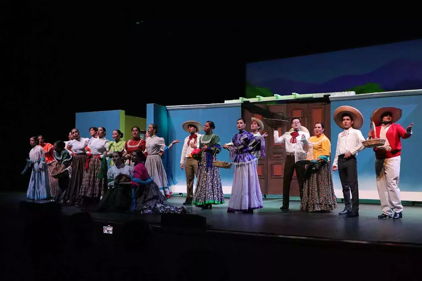 Baile folclórico de Jalisco en el espectáculo de Estampas de México del Tec Guadalajara.