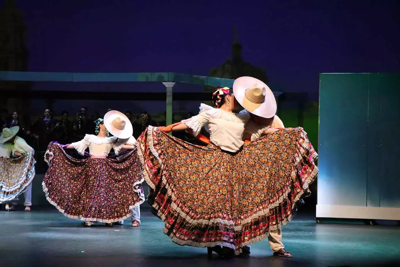 Baile folclórico de Jalisco en el espectáculo de Estampas de México del Tec Guadalajara.