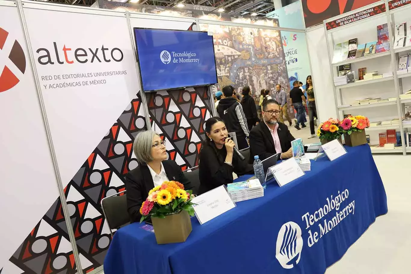 Presentan libro universidad cocredora del futuro en la FIL Guadalajara.