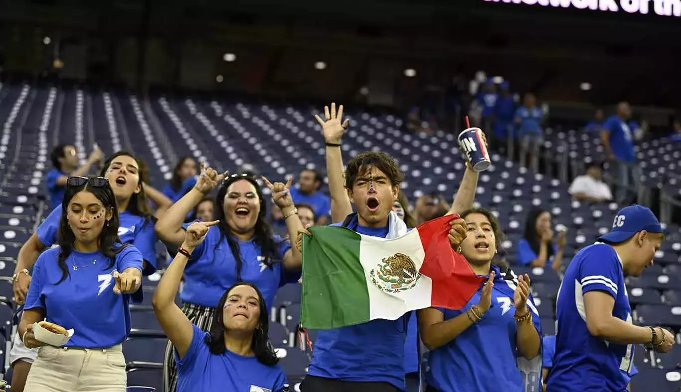 Clásico Borregos Monterrey contra Auténticos Tigres en Houston.