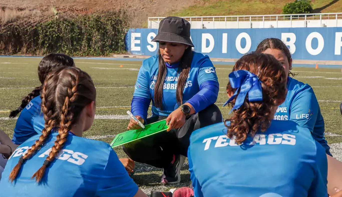 Representativo de Aguascalientes recibiendo indicaciones de su coach