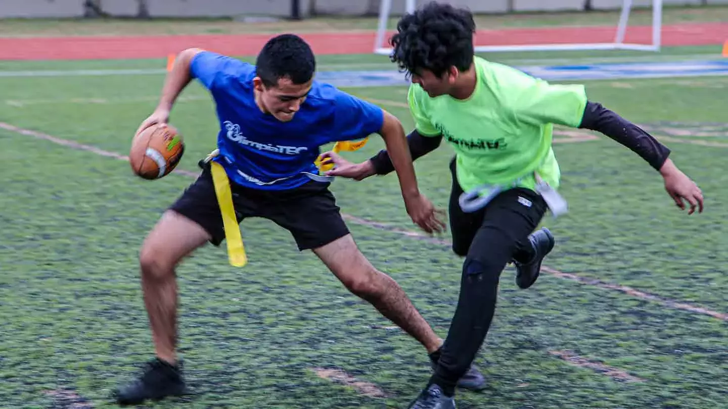 Estudiantes de Tec Tampico jugando tochito en Olimpiatec