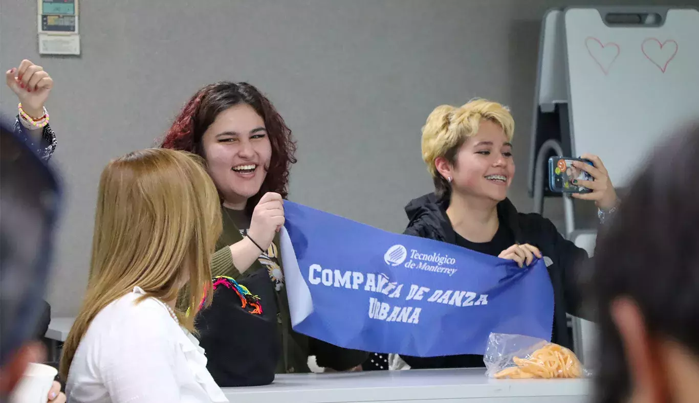 Durante Momentum miembros de compañías artísticas recordaron las competencias y ensayos que vivieron