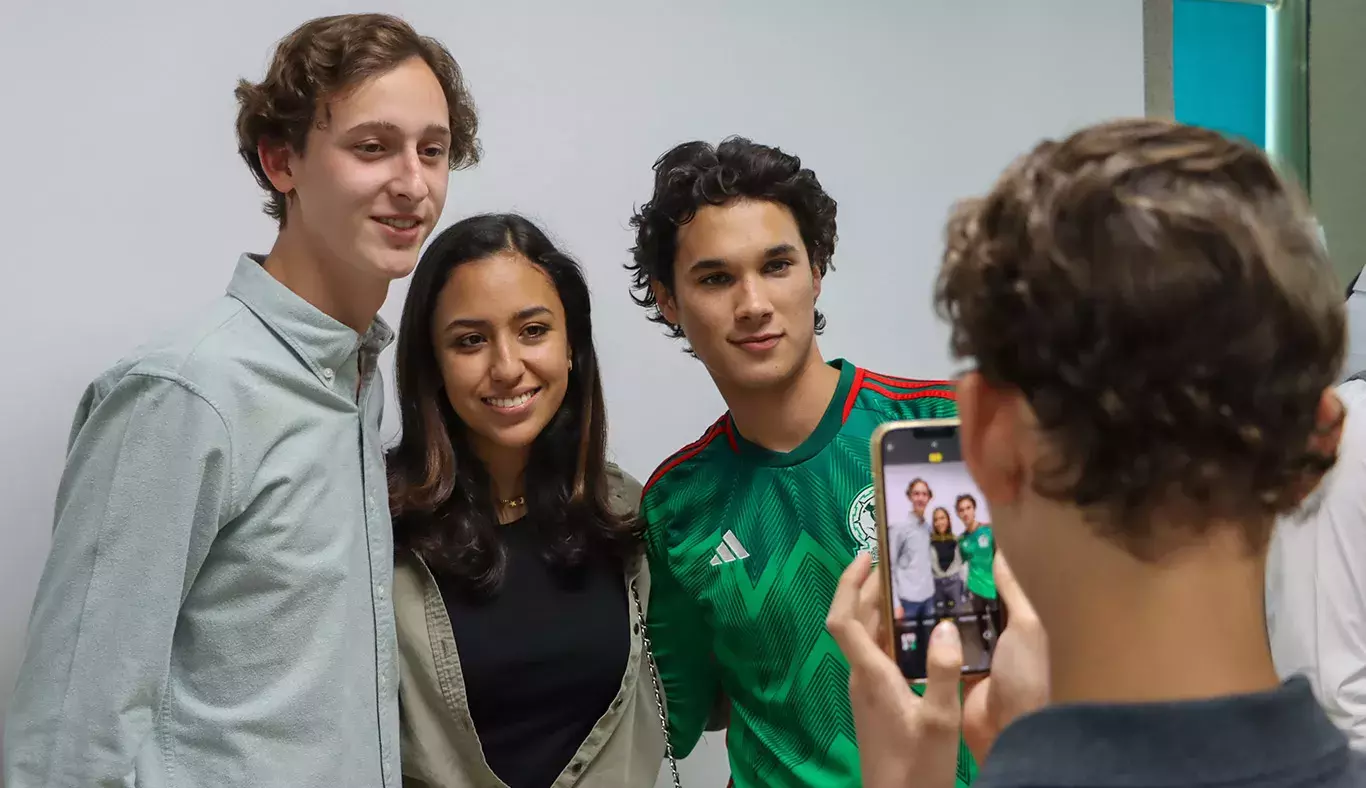 Amigos acompañaron a los alumnos en sus presentaciones 